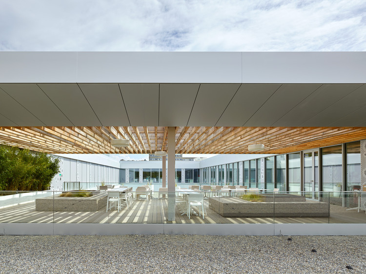 洛桑洛罗总部 · CCHE 建筑事务所打造的多功能工业风建筑-22