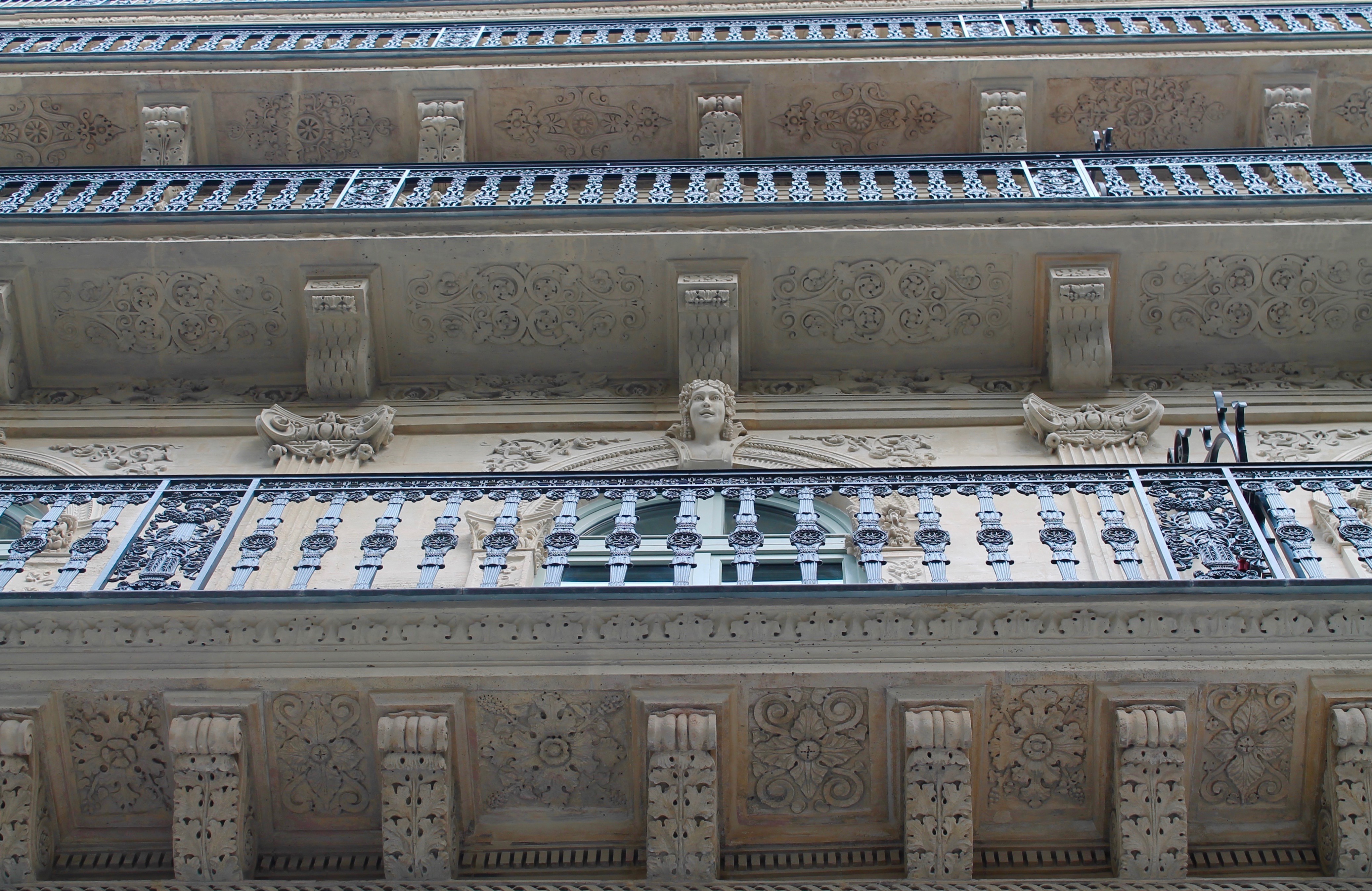 巴黎馥颂酒店 | 粉色与黑色演绎的法式浪漫-63