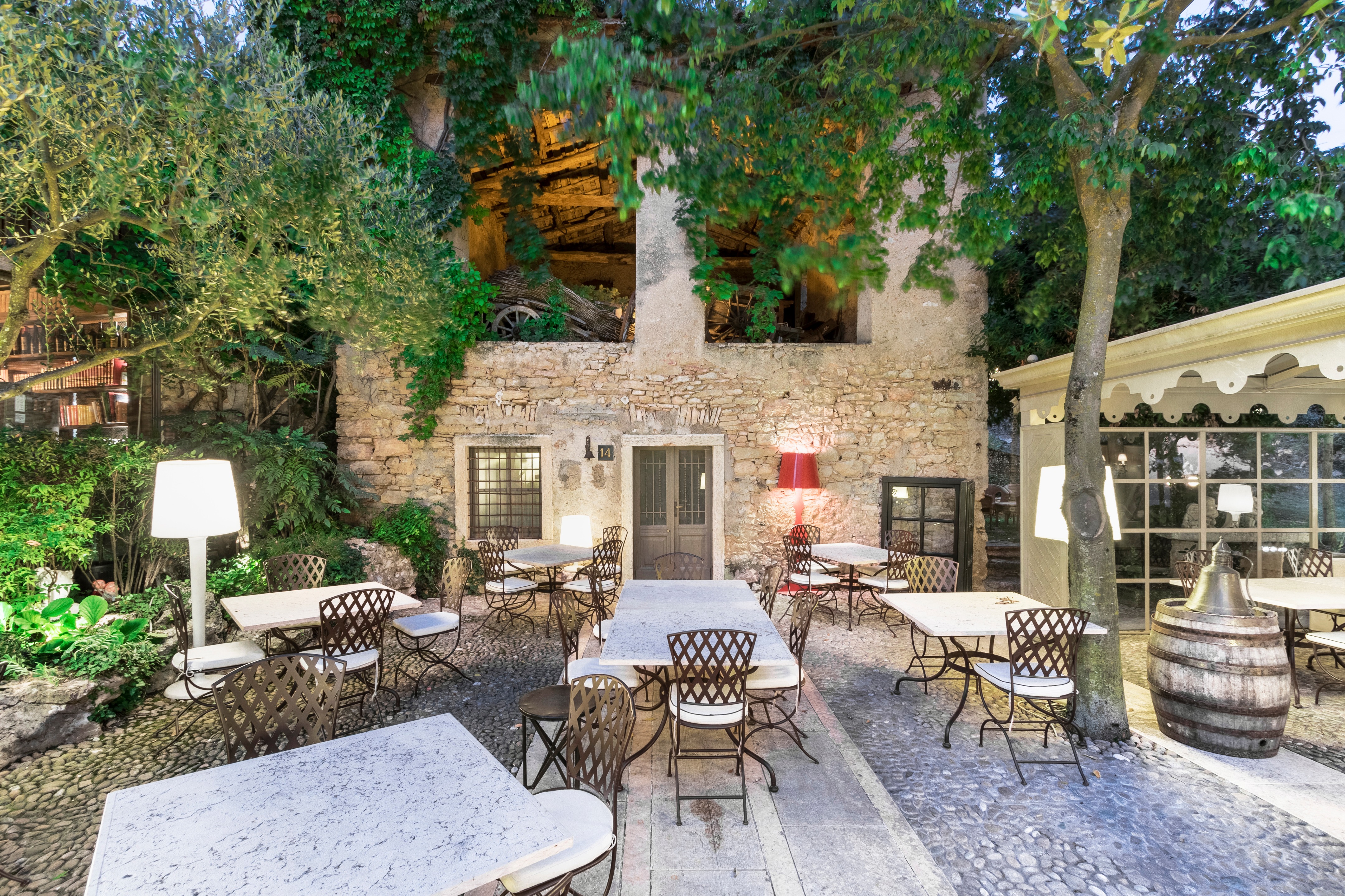 2010 年完成的 KUS 餐厅，现代简约风格展现极致美味-5