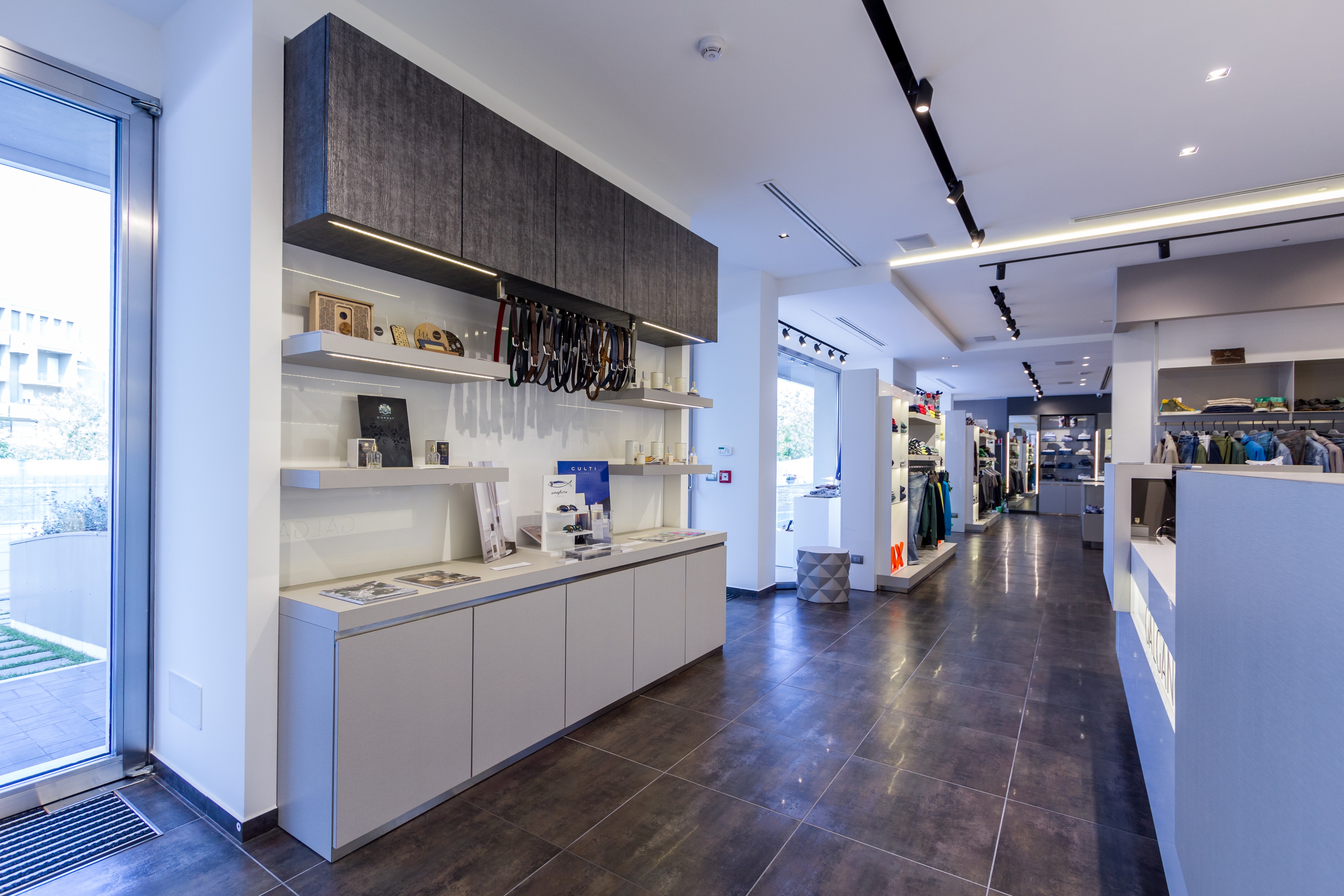 Galgano Abbigliamento 时尚店铺室内设计-11