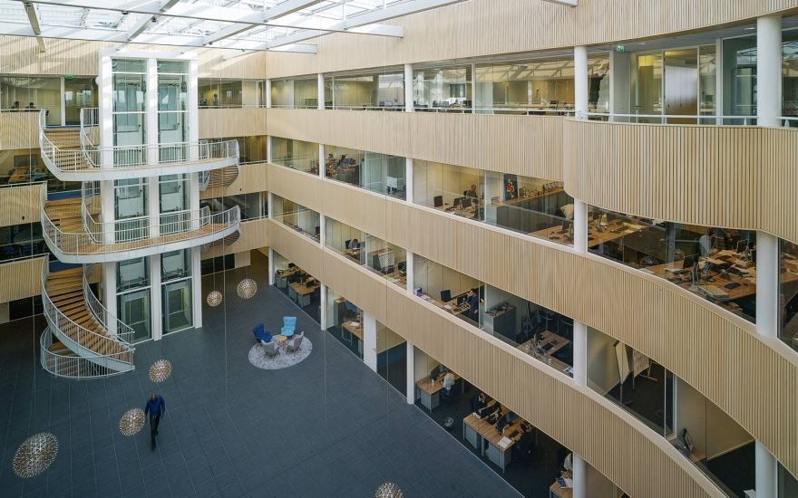 流线型总部大楼 | Inalfa Roof Systems 荷兰办公空间-2