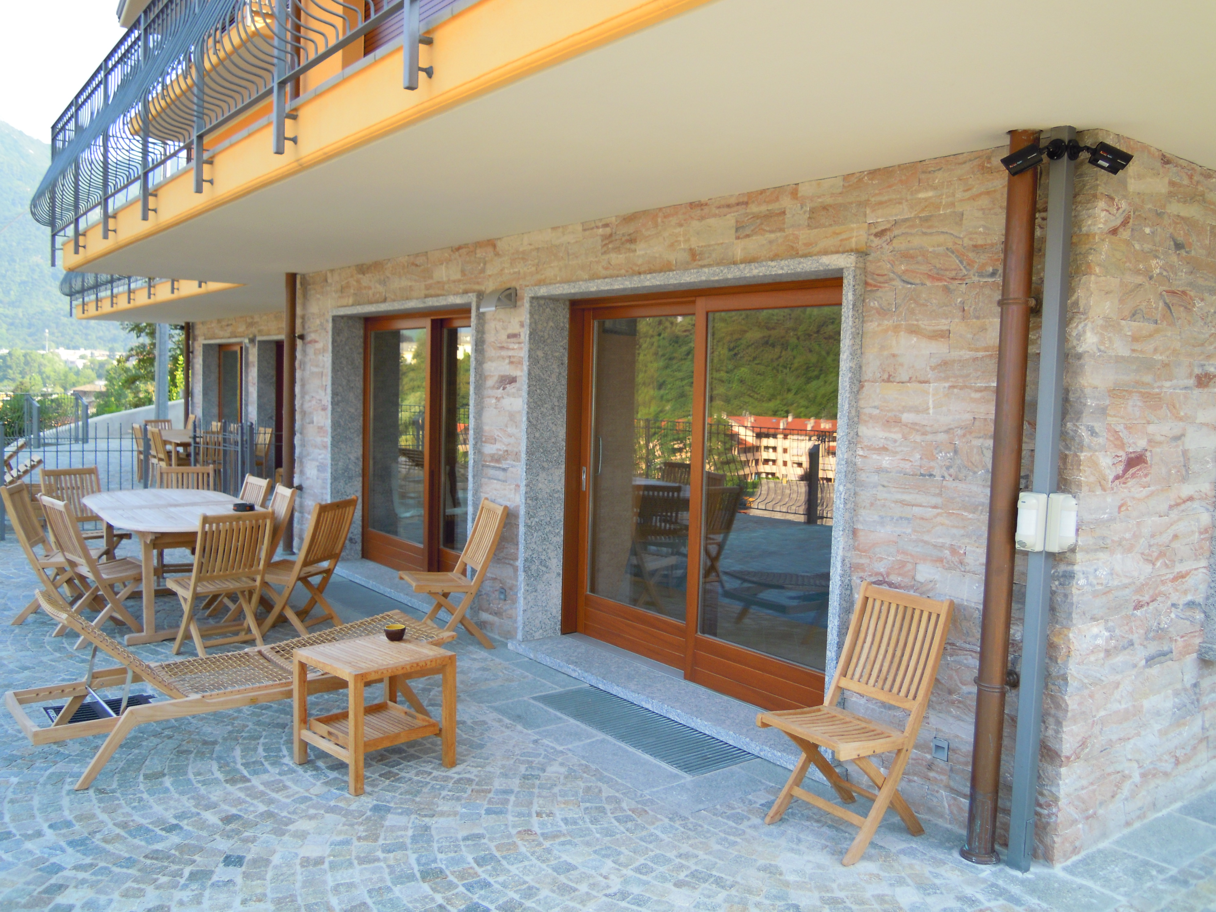 石材装点的意式住宅设计-1