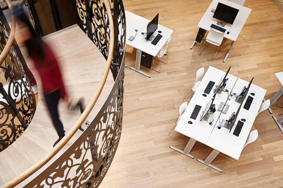 英国诺威治大学建筑艺术学院楼梯翻新-11