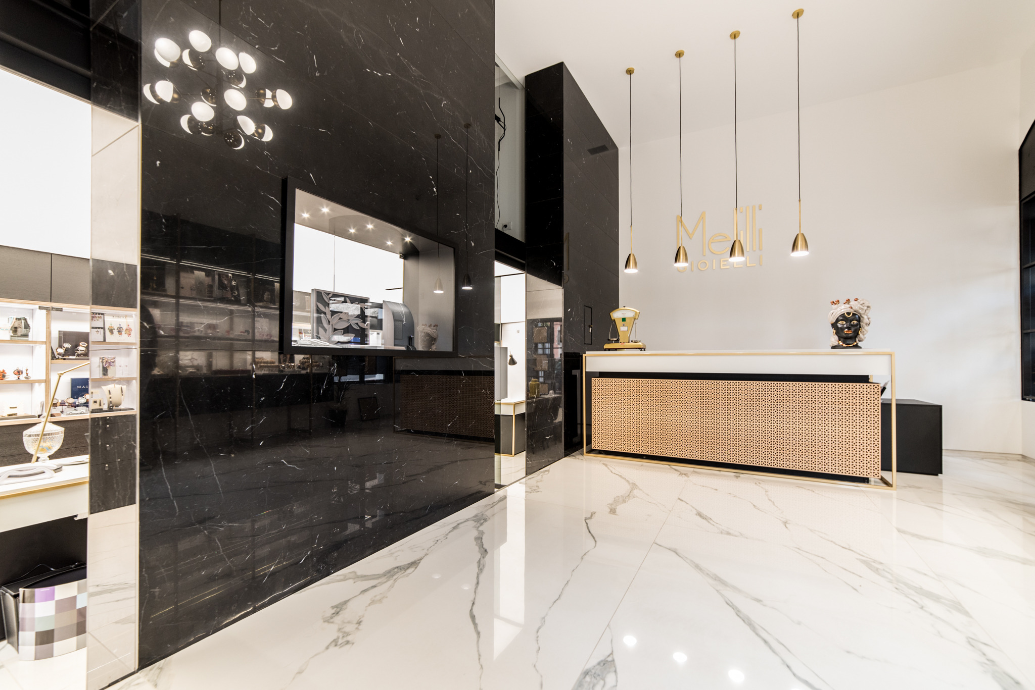 古韵新生 | Comiso 历史建筑中的珠宝店设计-1