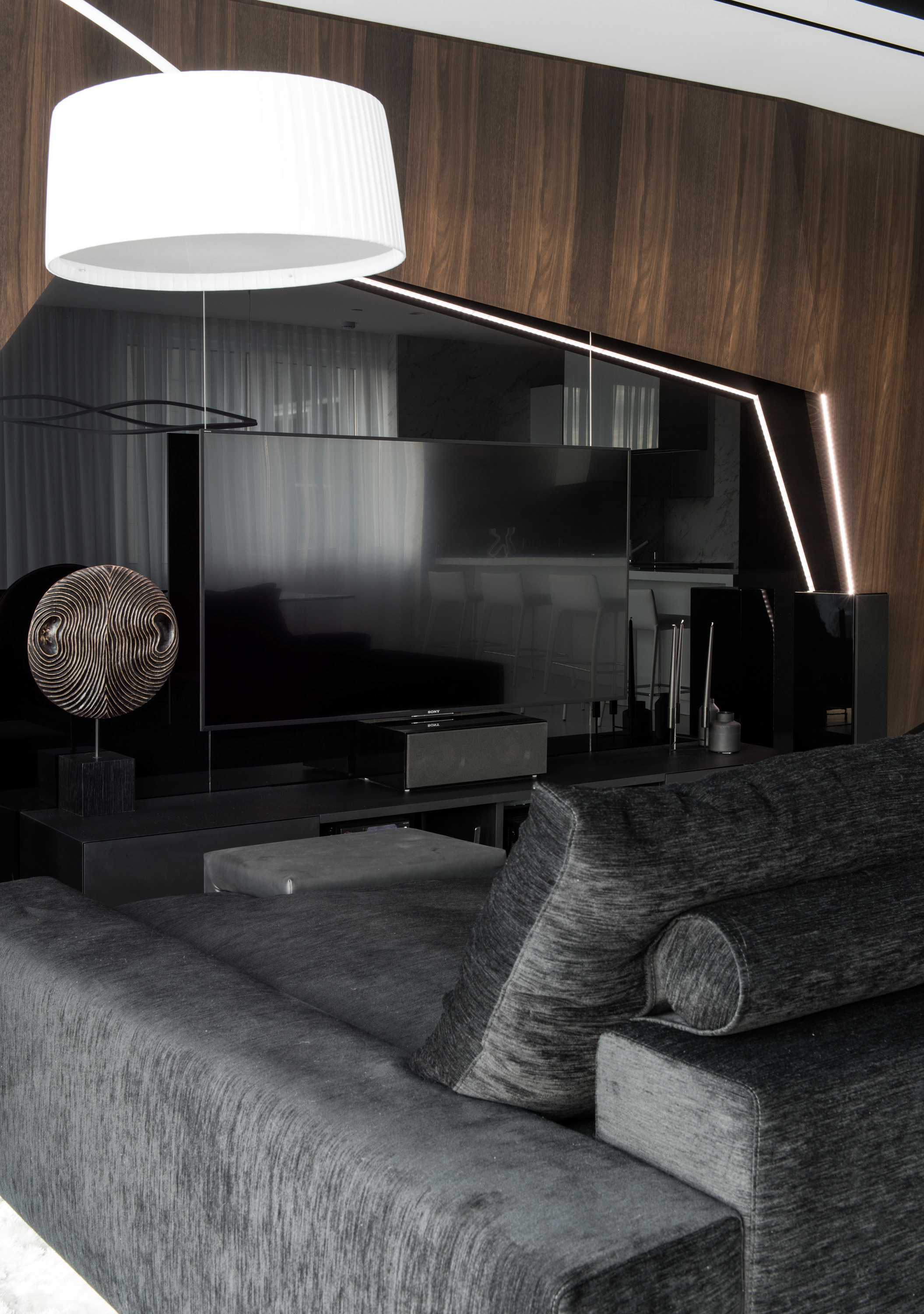 几何矩阵空间 | 暖木与冷玻璃的对比设计-1