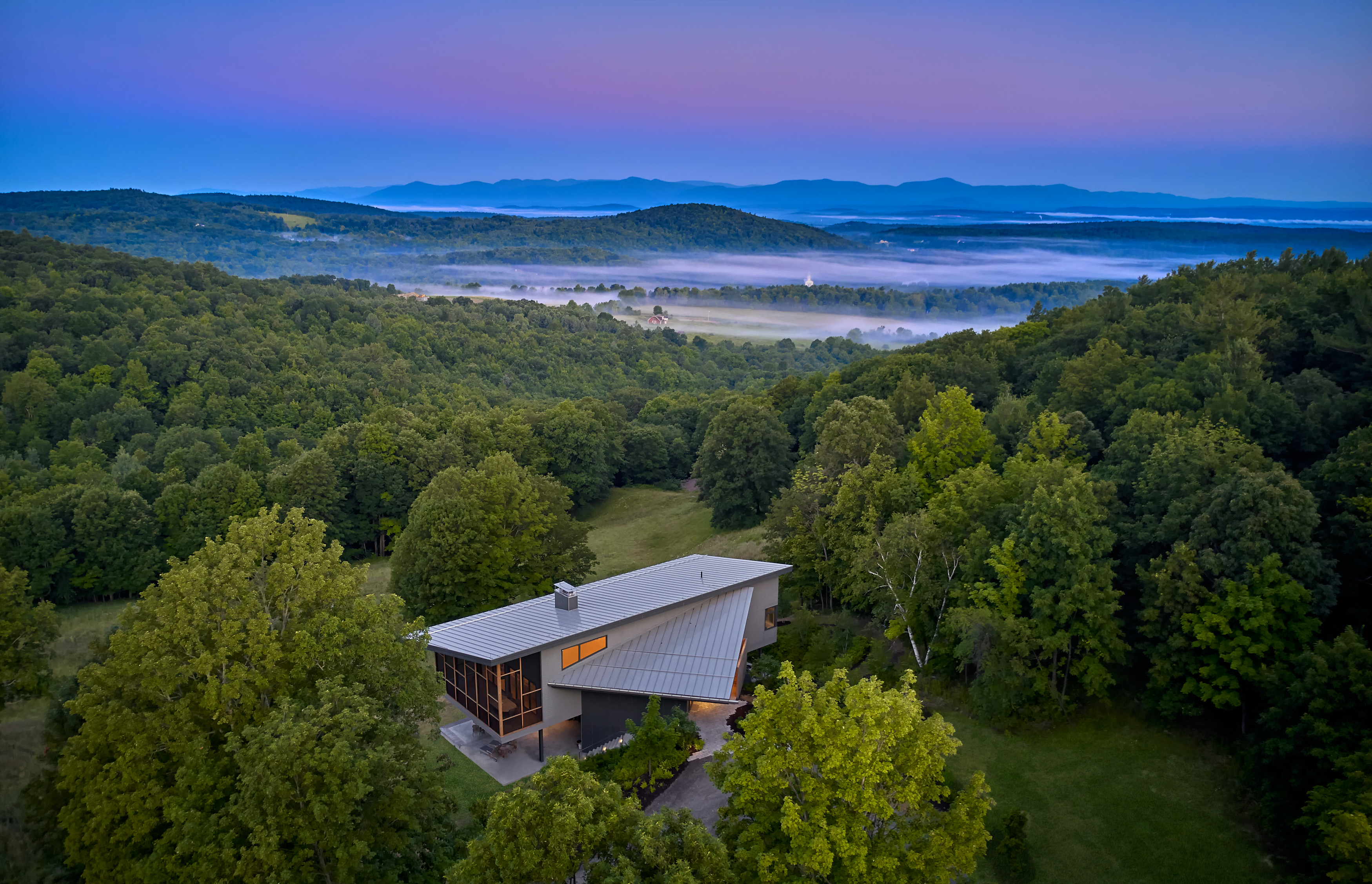 Hawksview | 悬浮在山坡上的多代共享家园-3