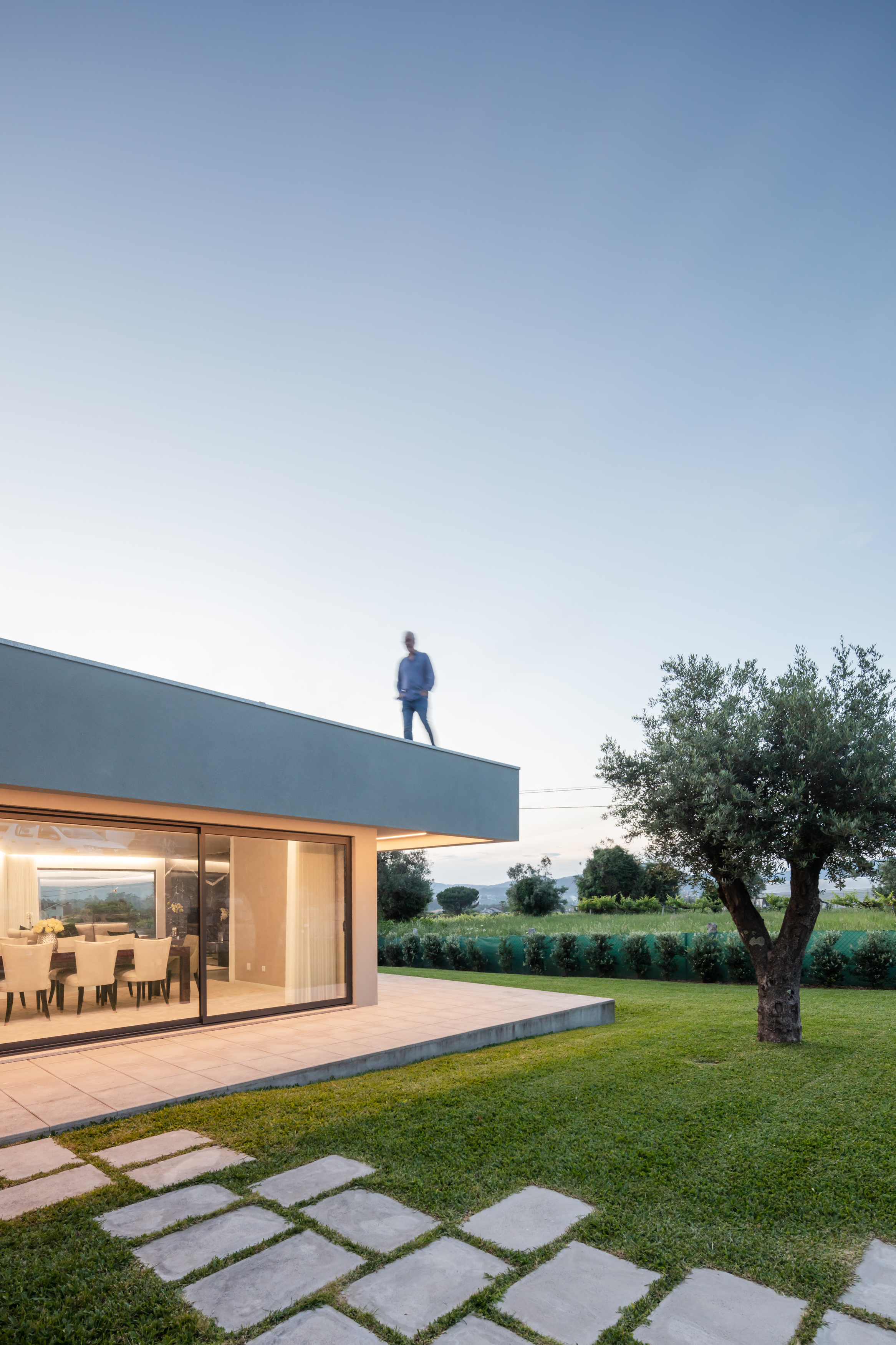 葡萄牙现代别墅 | 融入景观的私密空间-17