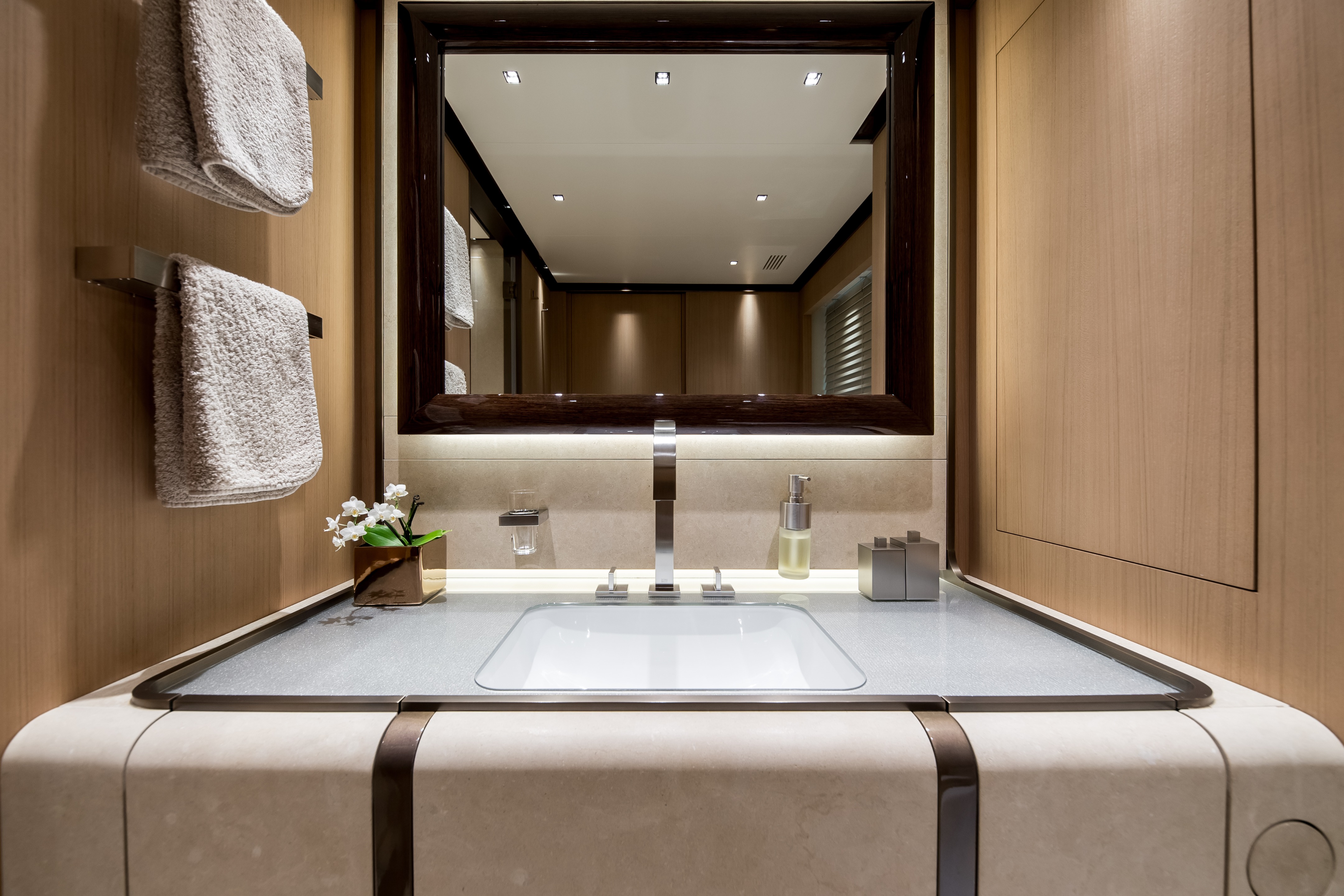 豪华游艇"M/Y Vertige"的精致室内设计-5