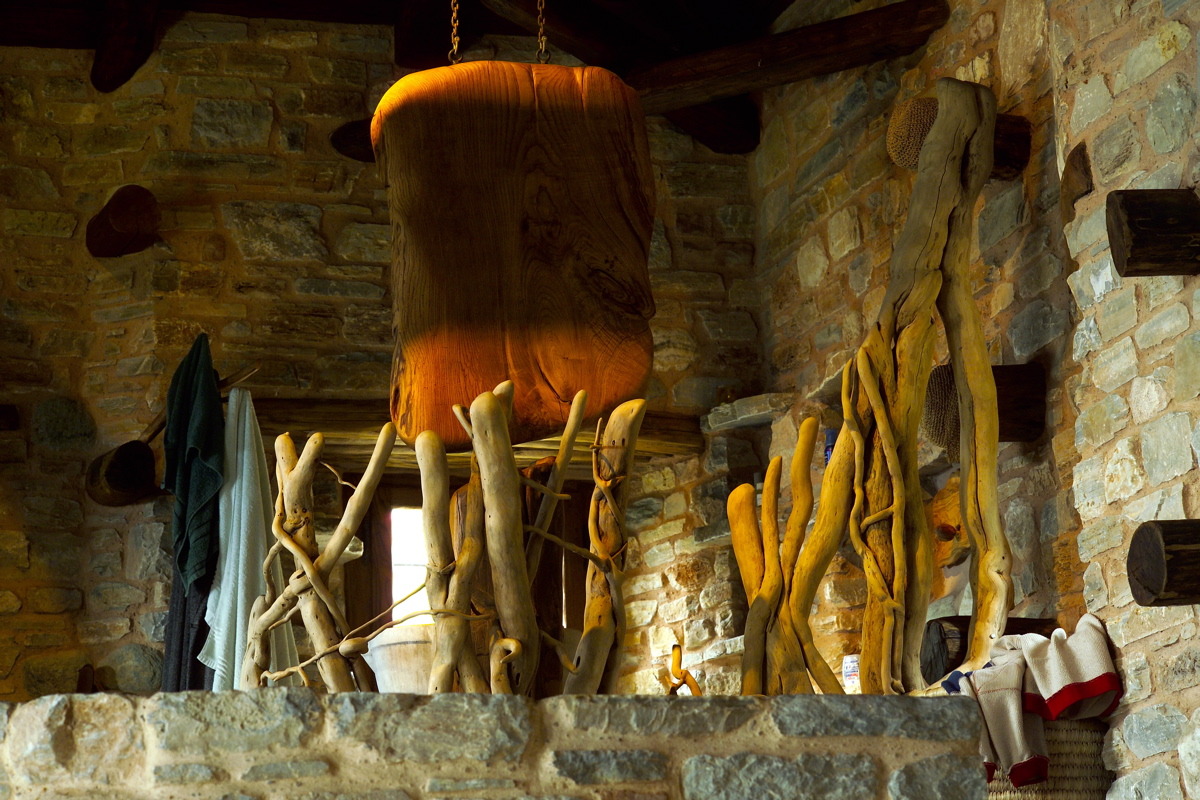 Pelion 山间混凝土石屋，融入自然的简约生活-49