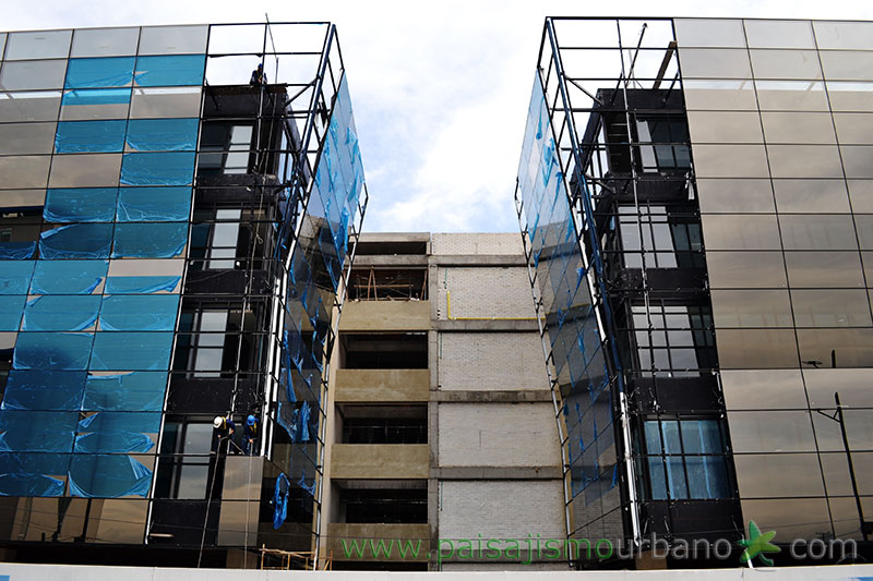 哥伦比亚绿色墙体设计 · 室内外一体化垂直花园-3