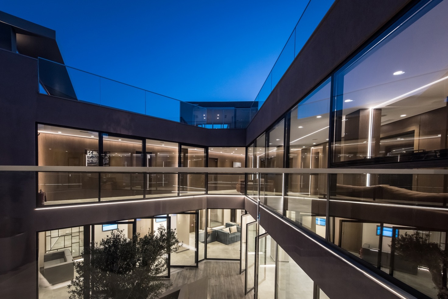 2017 年完成的 KARATZIS S.A.办公室大楼室内设计案例-56