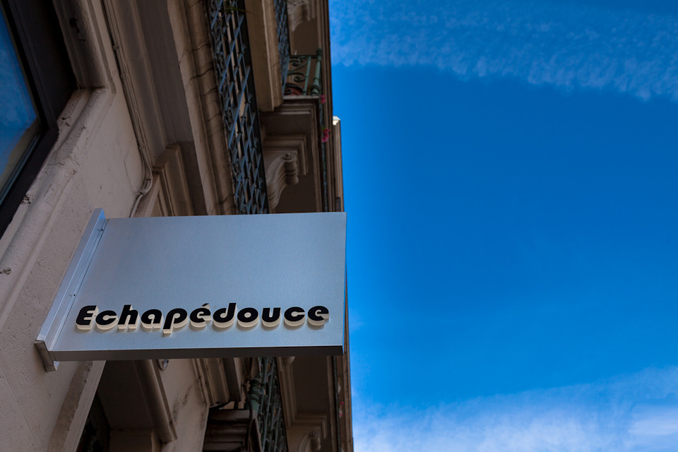 优雅“化妆间”概念,突显女性奢华品味的店铺设计-17