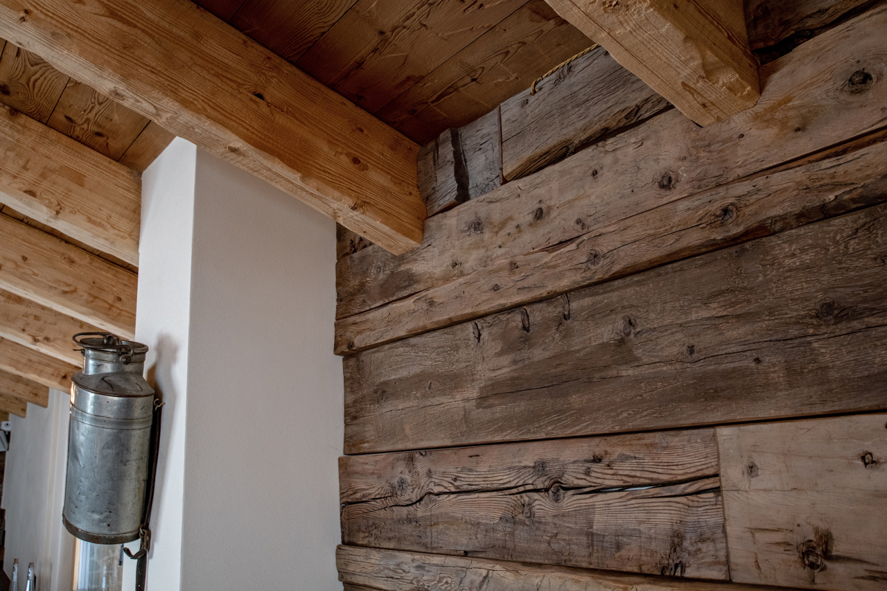 雪山之上的温馨猫舍——La Tana del Gatto 餐厅设计-35