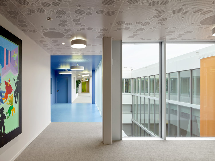 洛桑洛罗总部 · CCHE 建筑事务所打造的多功能工业风建筑-7