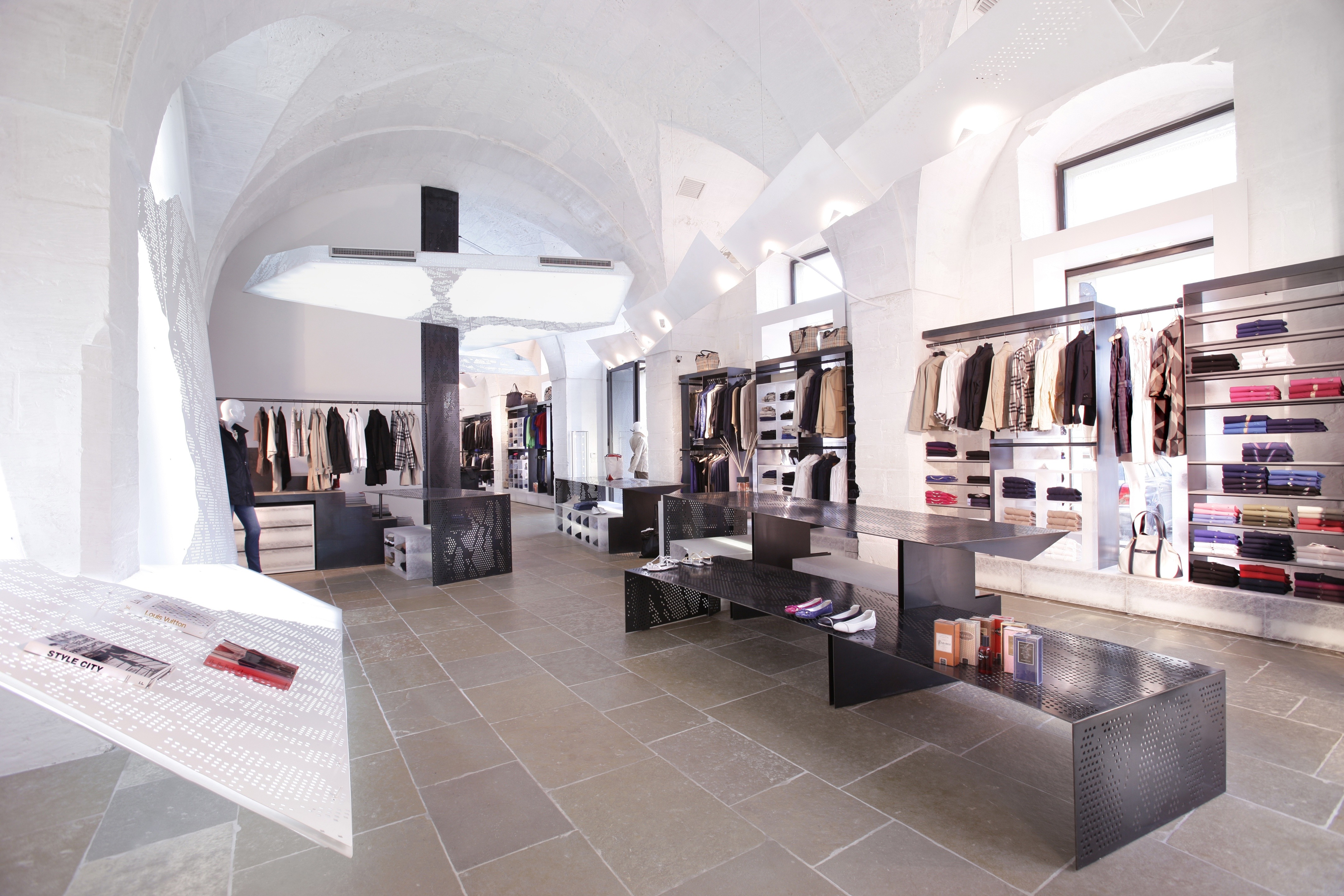 Contre Boutique 精品店设计-11