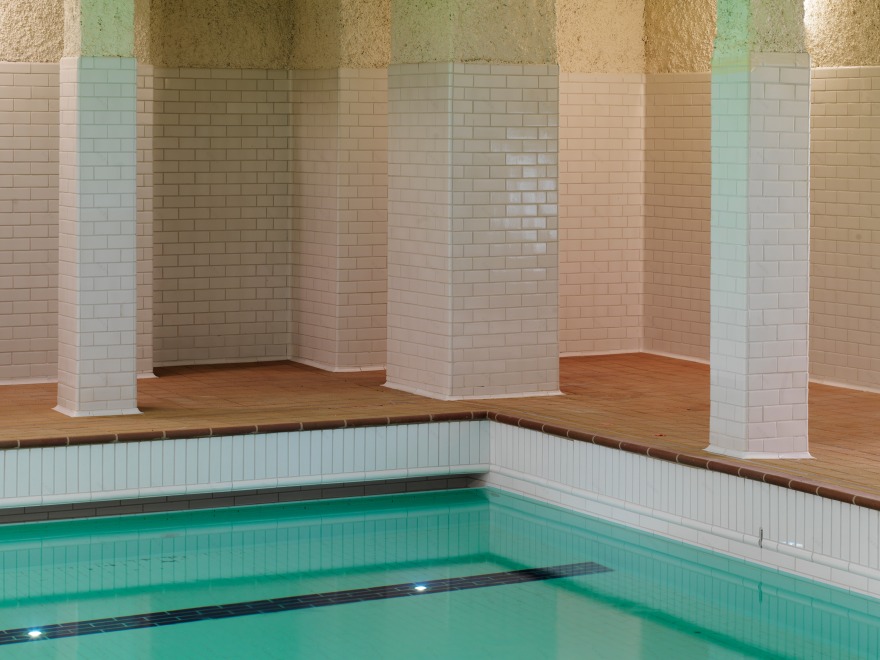 巴黎历史建筑泳池的现代复兴-0