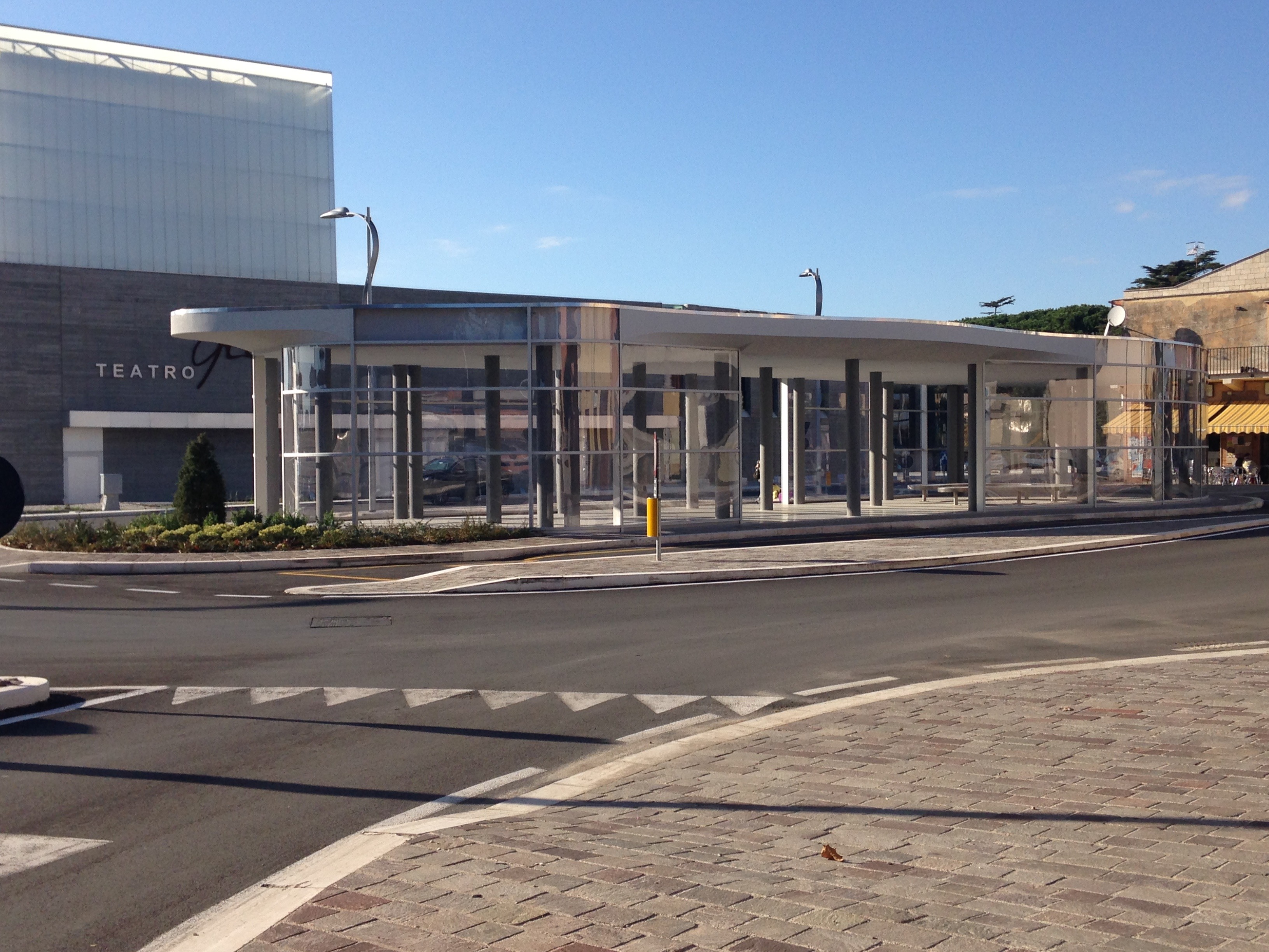 2015 年完工的意大利公共汽车站设计-0