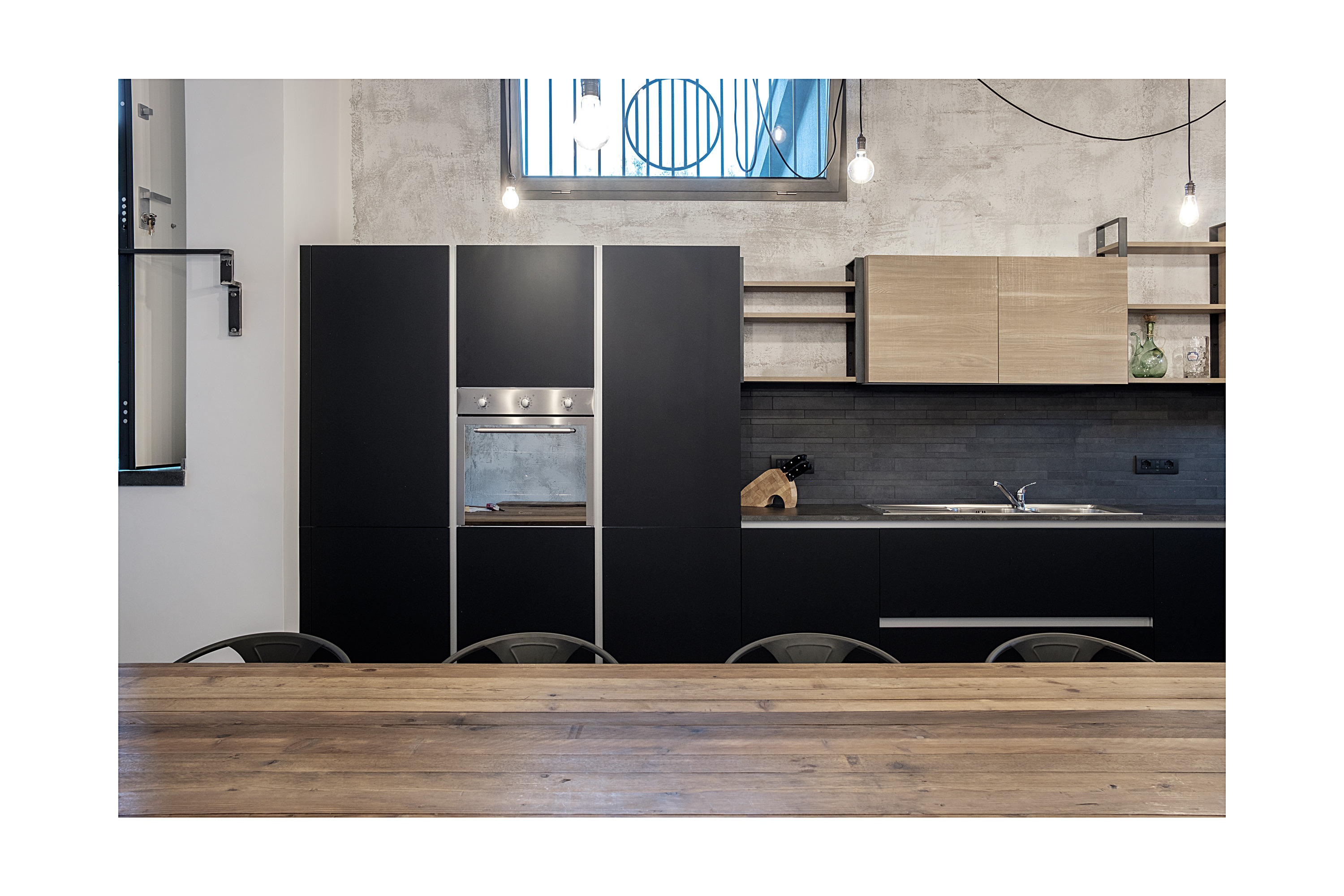 2018 年工业风黑色公寓设计-2