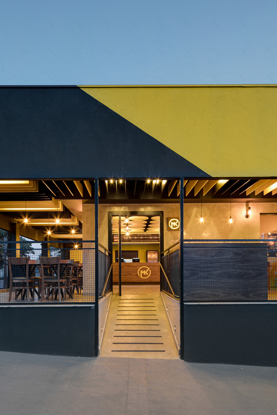 2017 年完成的汉堡店室内设计案例-20