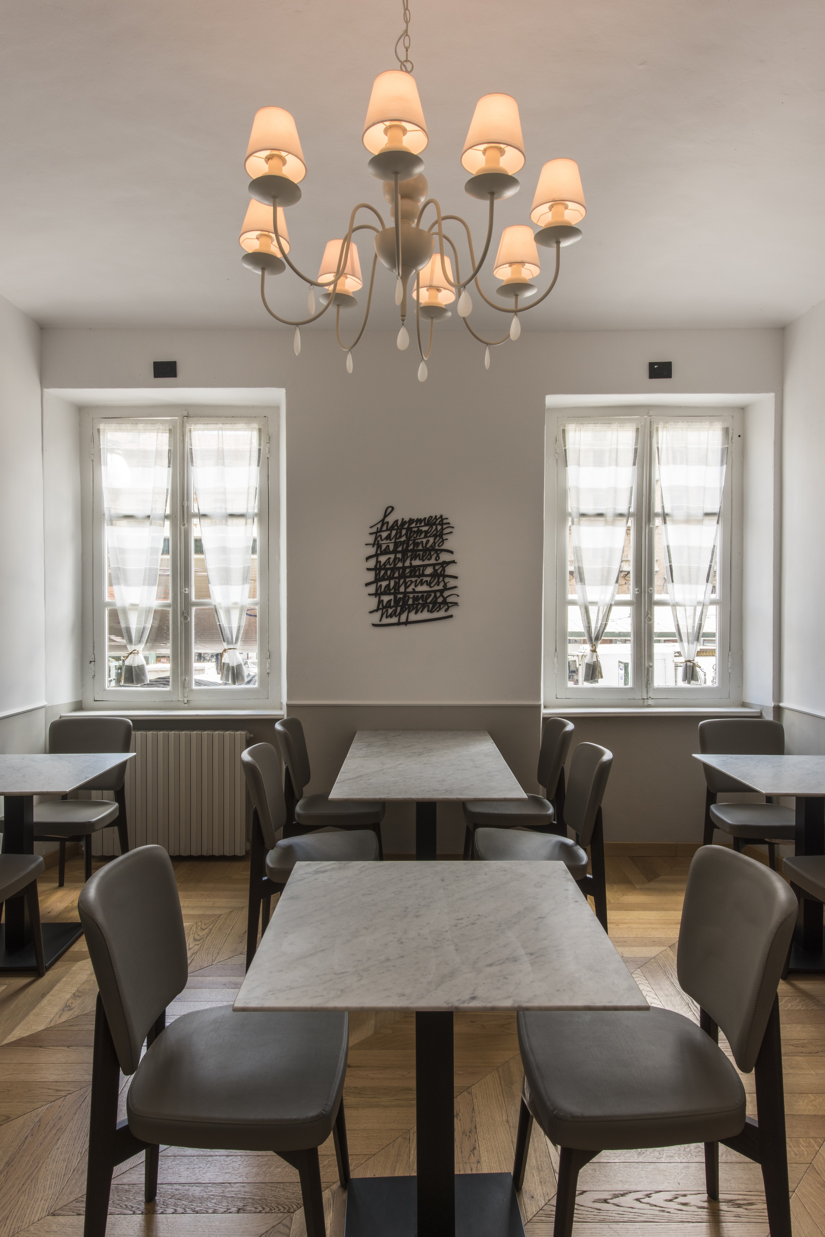 融合传统与创新的意大利餐厅设计-15