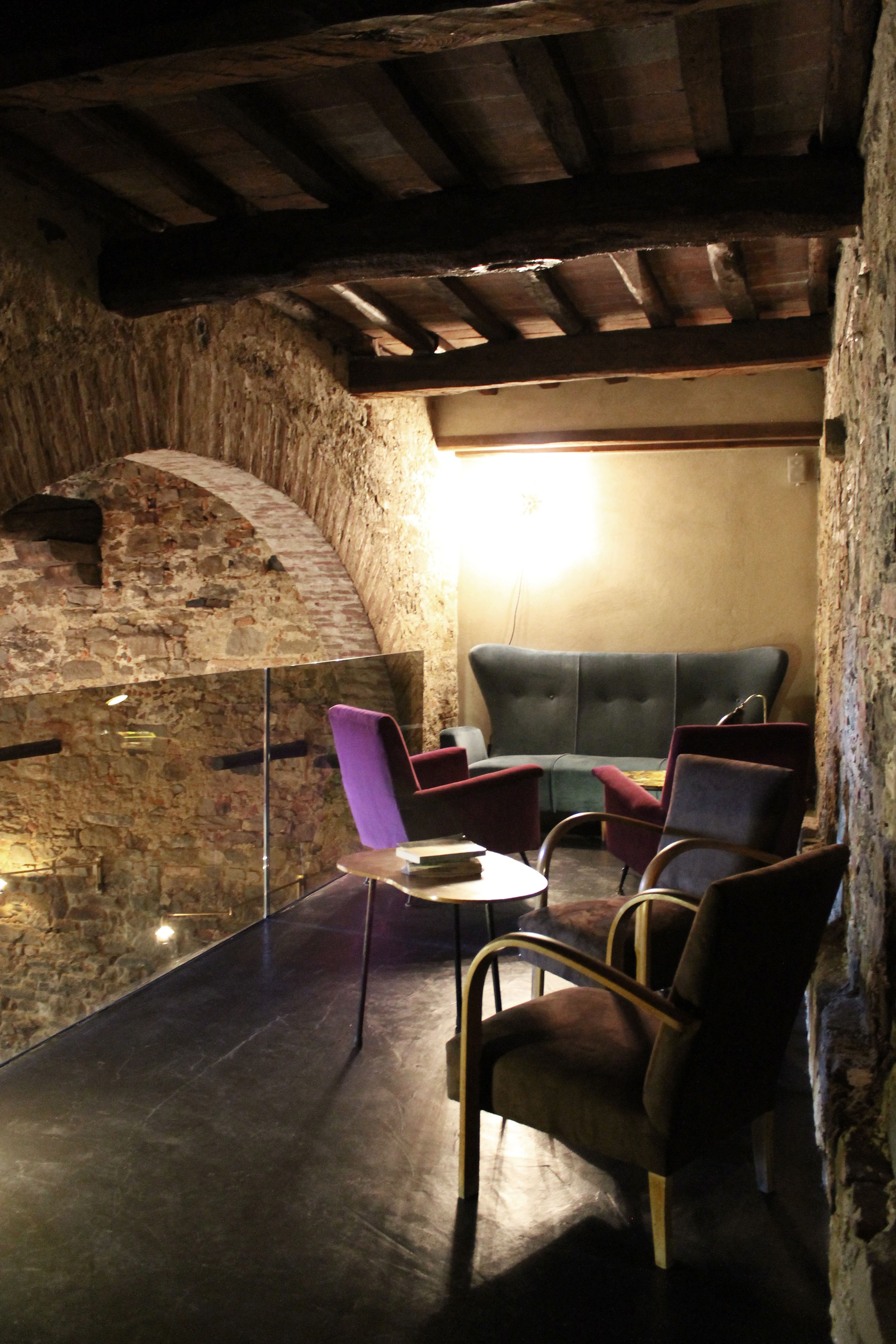 历史与当代交融的意大利餐厅设计-10