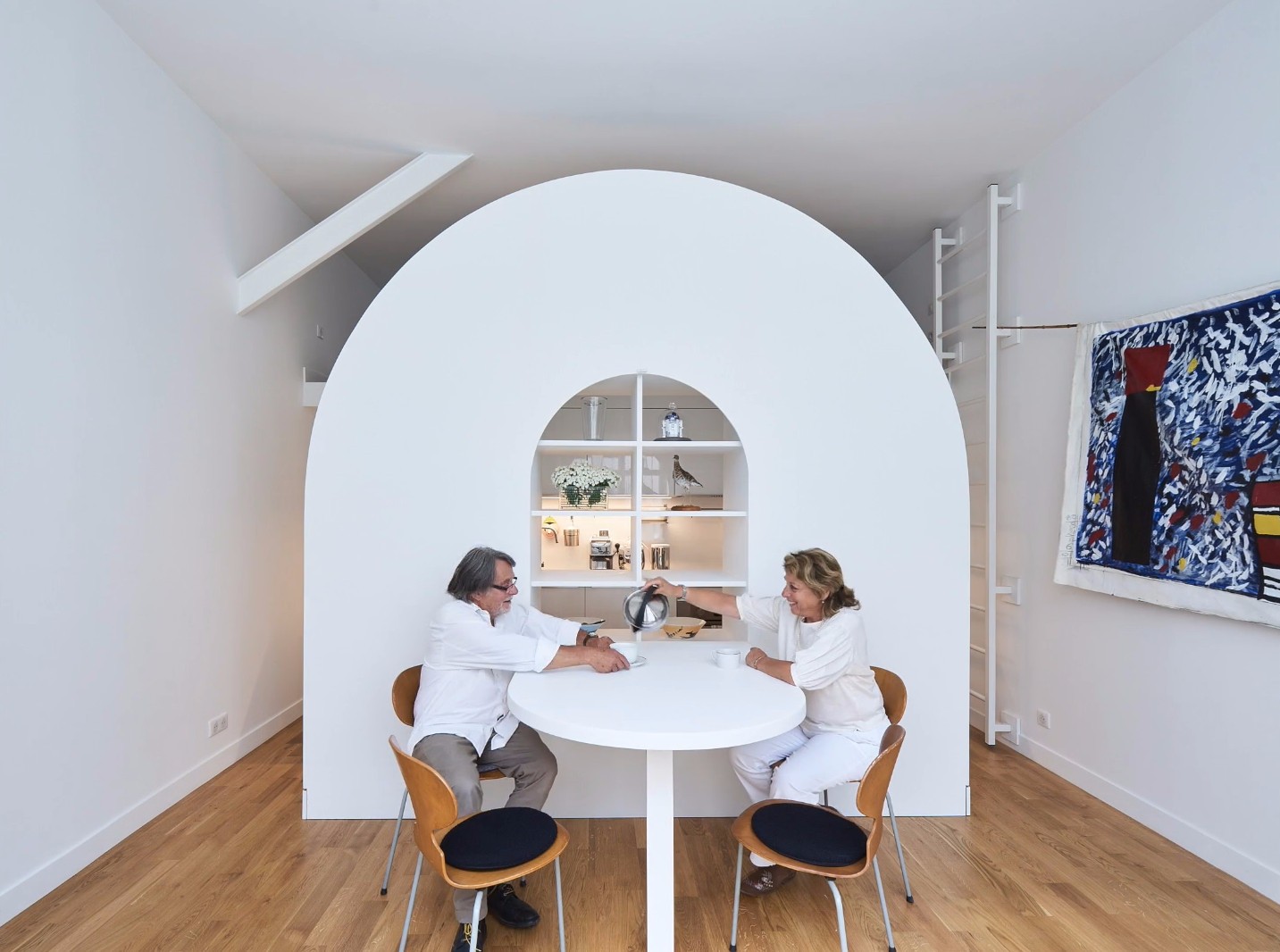 巴黎 30㎡小宅,拱形储物柜打造宽敞空间-24