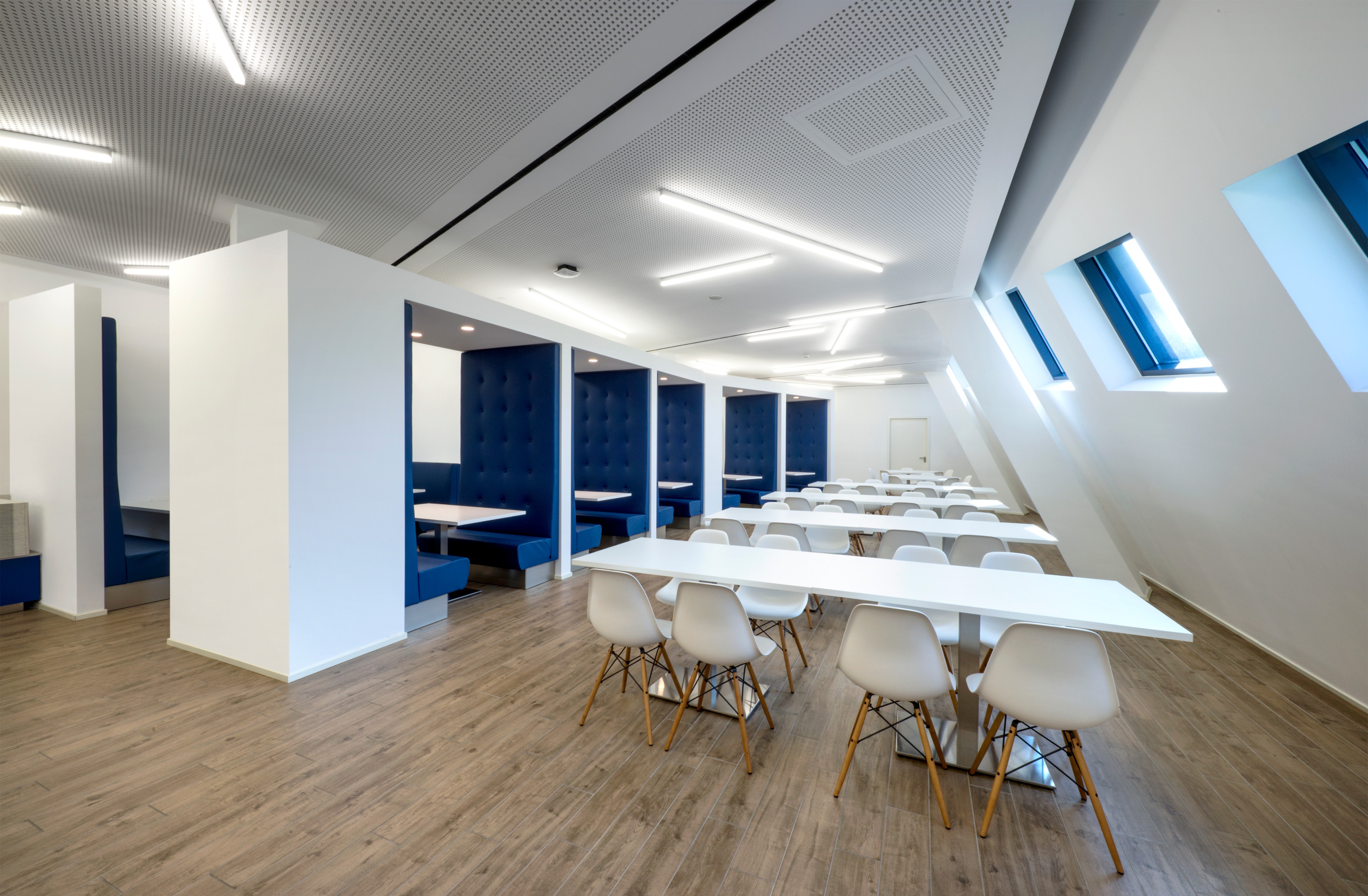 创新医疗企业总部，船舱灵感诠释动感与高效-2