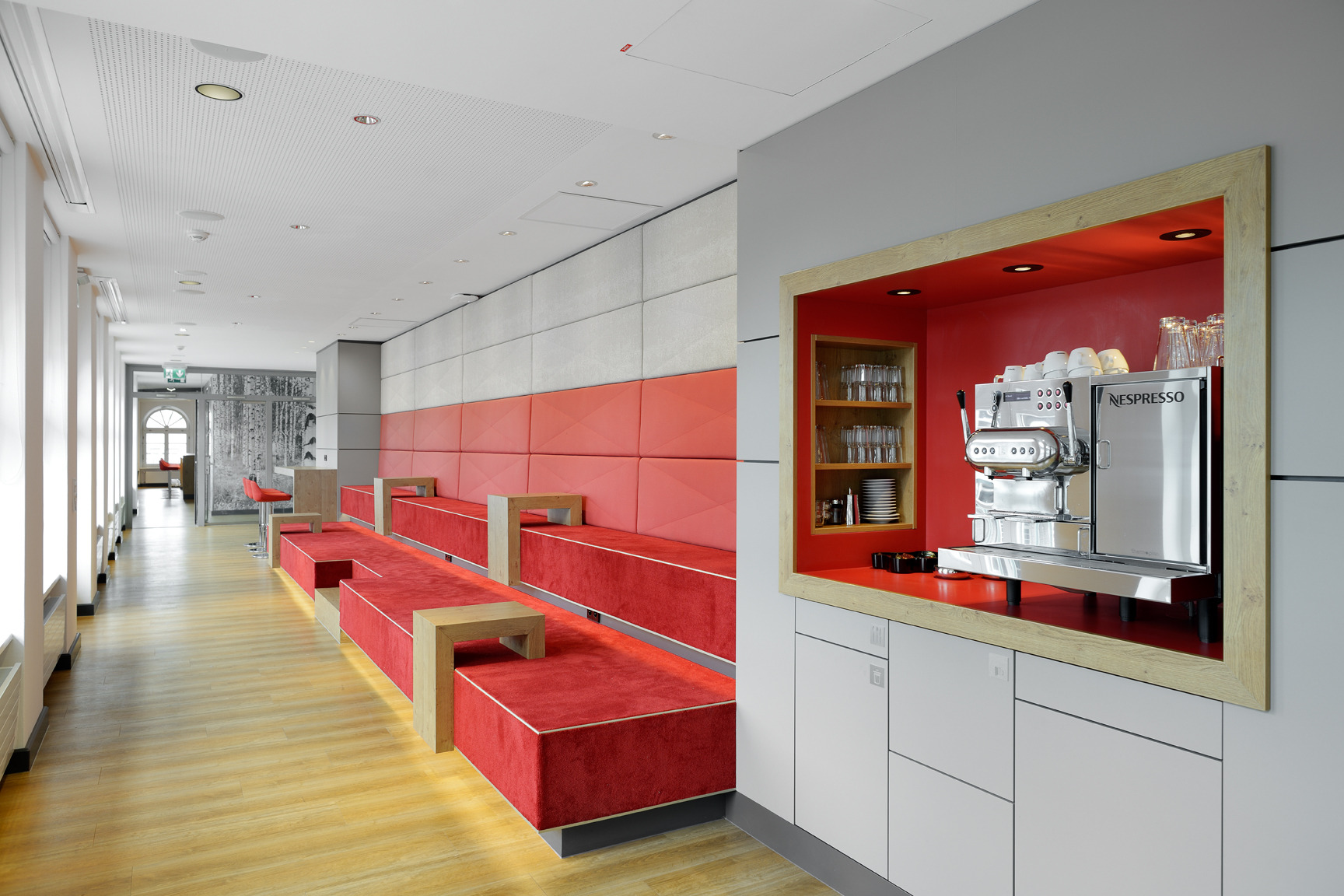 汉堡企业咨询公司办公室的社交中心设计-6