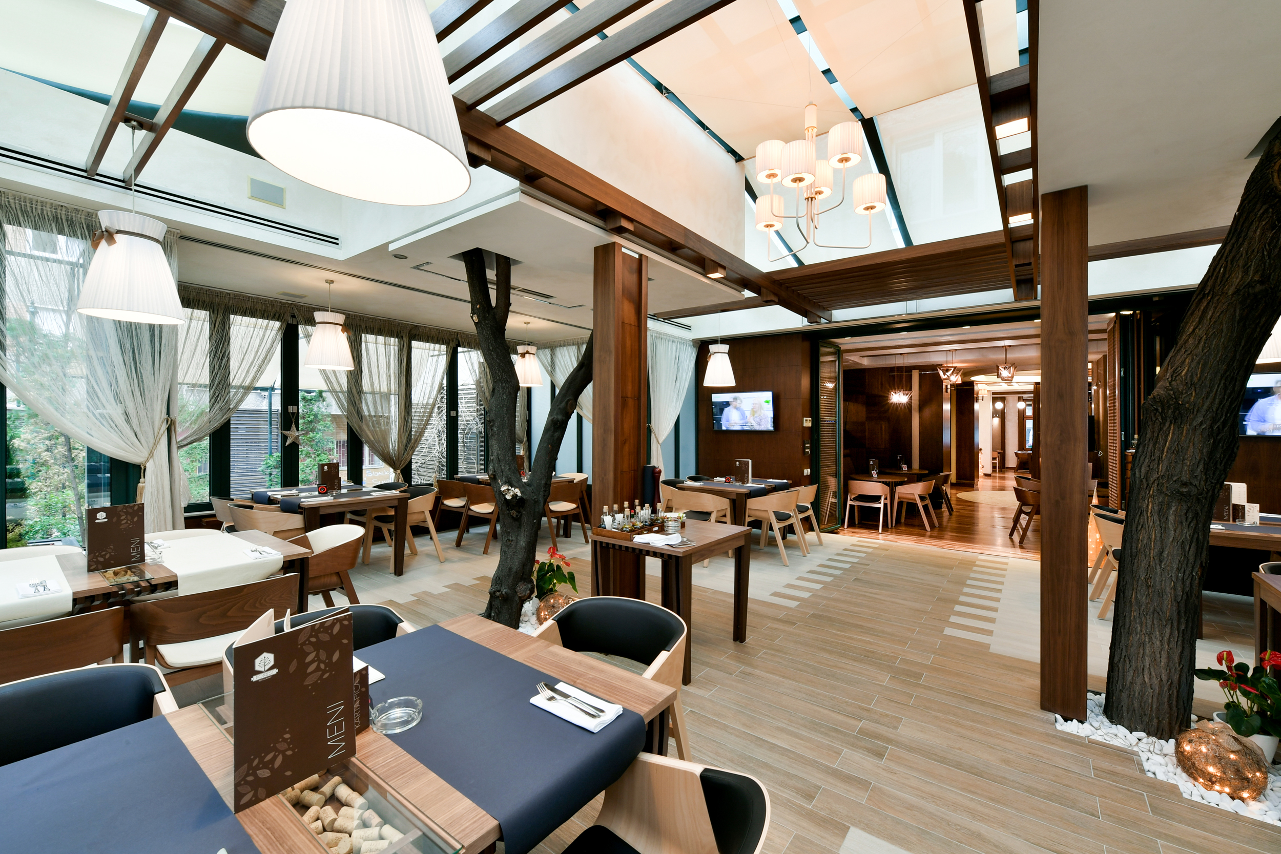 森林中的餐厅-10