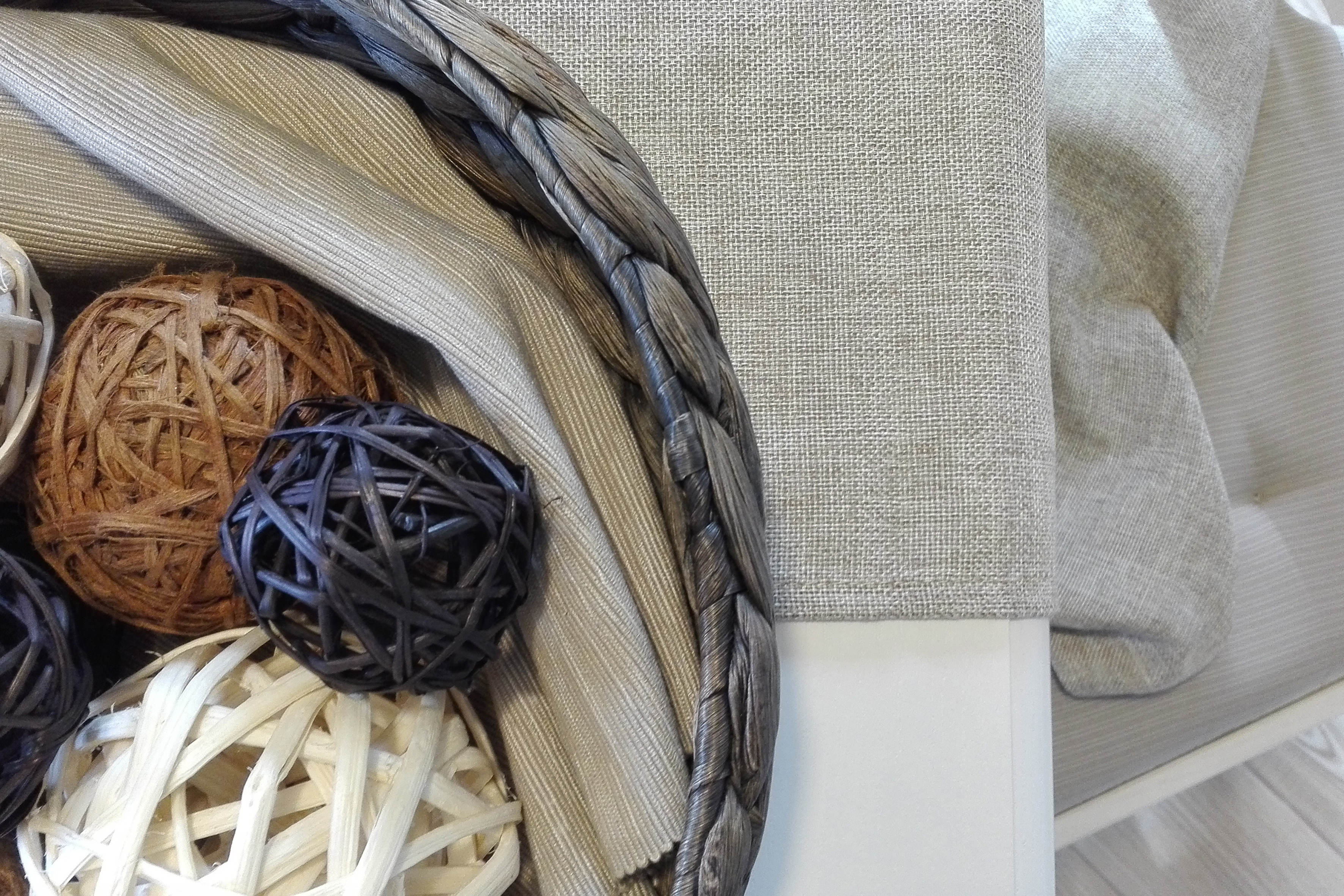 绿色山丘中的家庭住宅 T-26