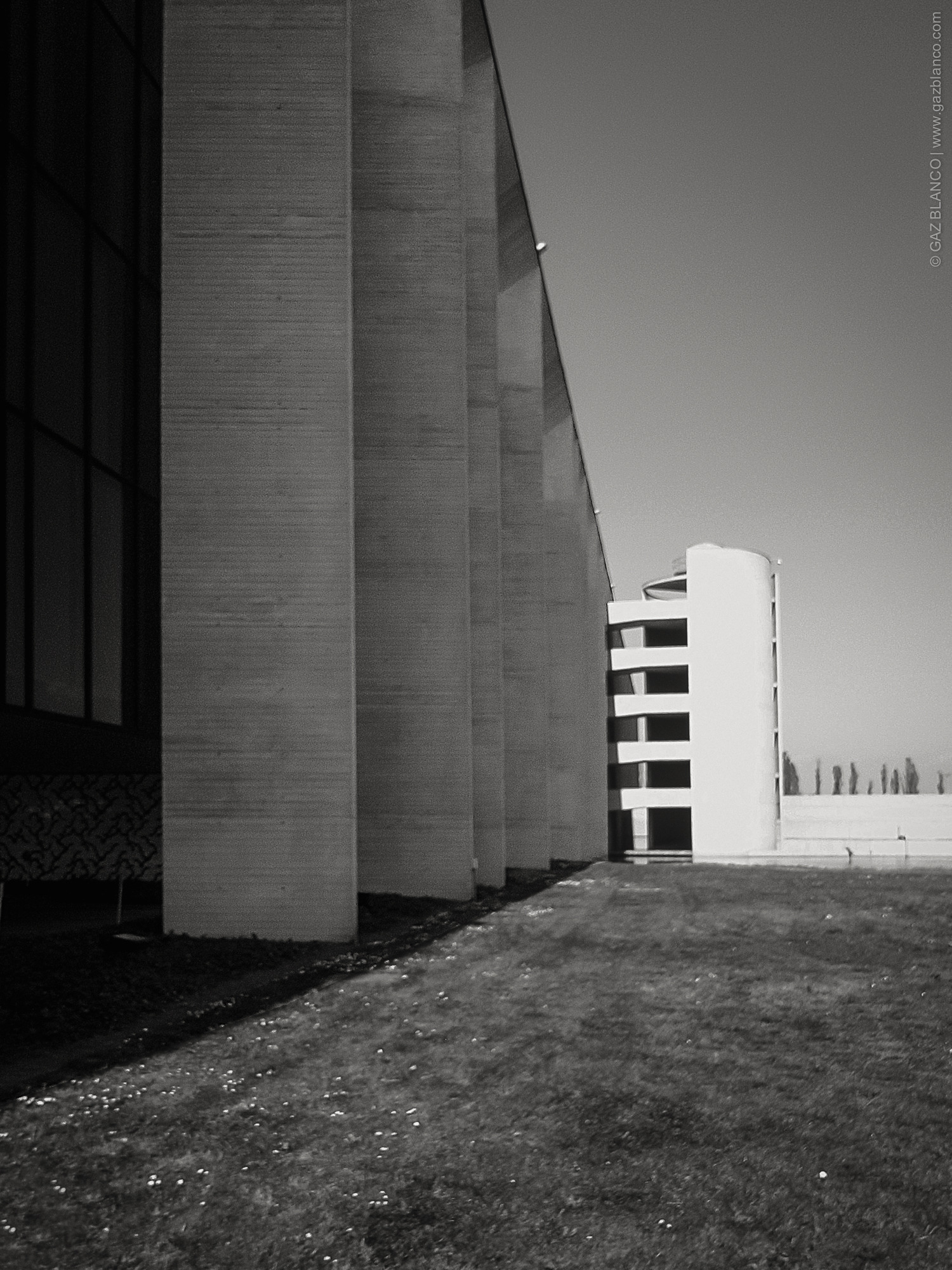 奥斯卡·尼迈耶的意大利 Mondadori 大厦 | 现代建筑的华美乐章-7