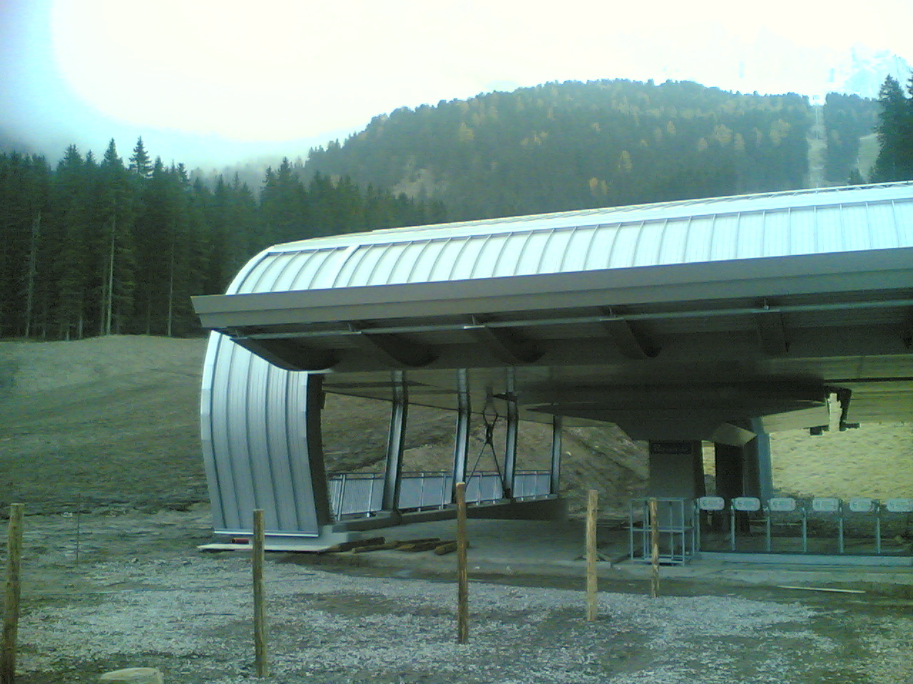 2005 年完成的 Absam Maierl 缆车站体育设施-6