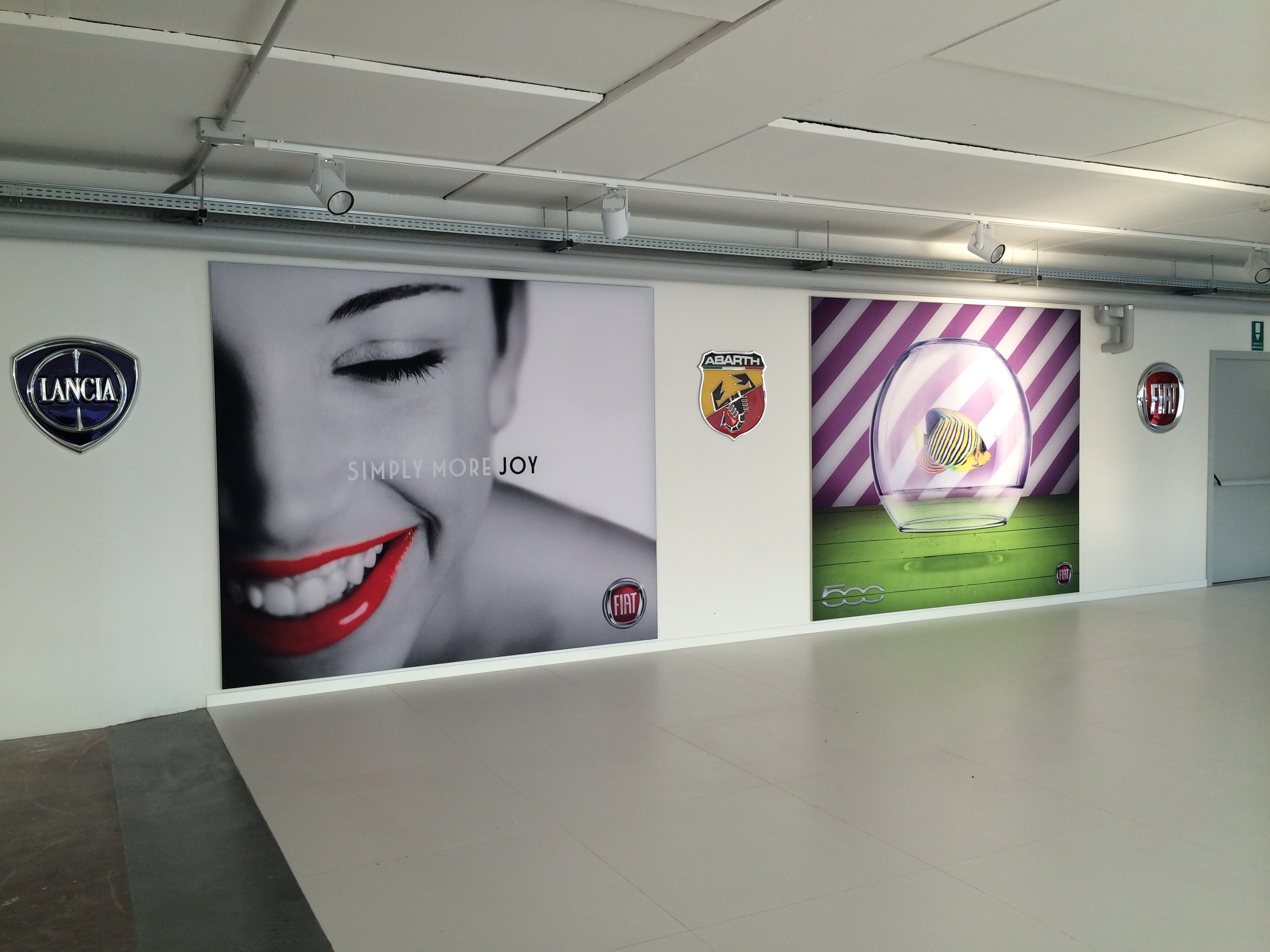 改造意大利厂房 打造现代汽车销售展示空间-20