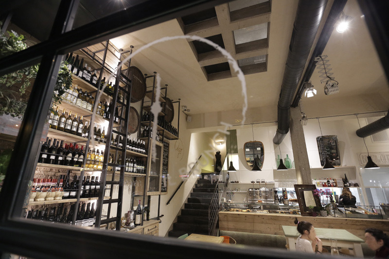 复古与现代交融的 UGO 餐厅-7