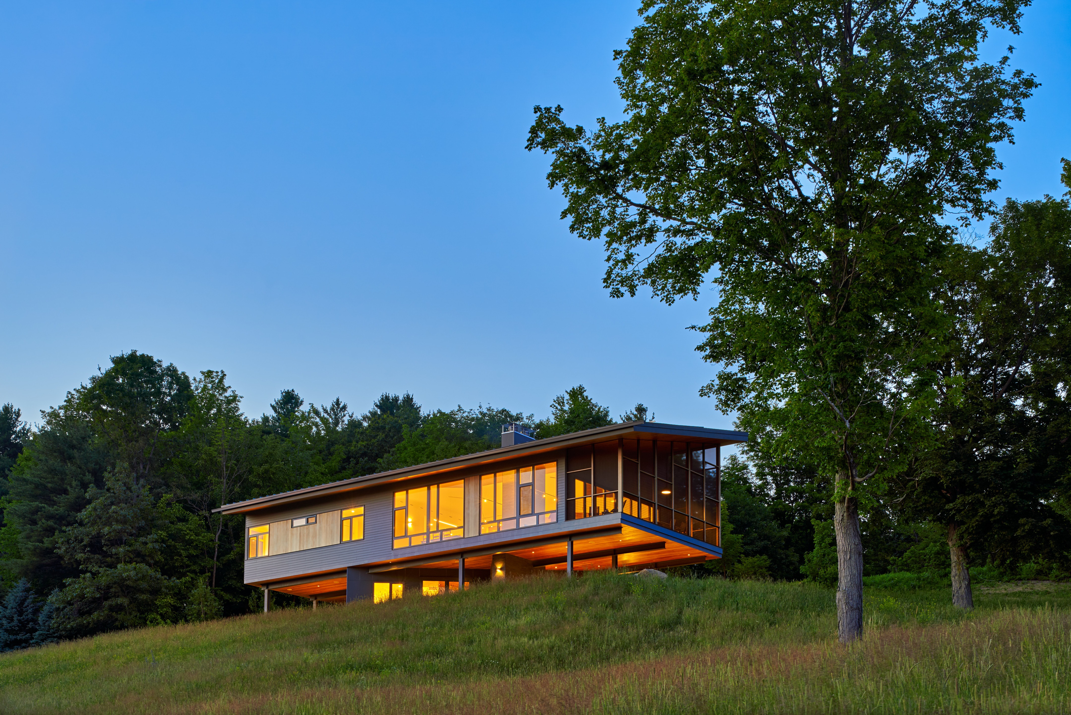 Hawksview | 悬浮在山坡上的多代共享家园-7