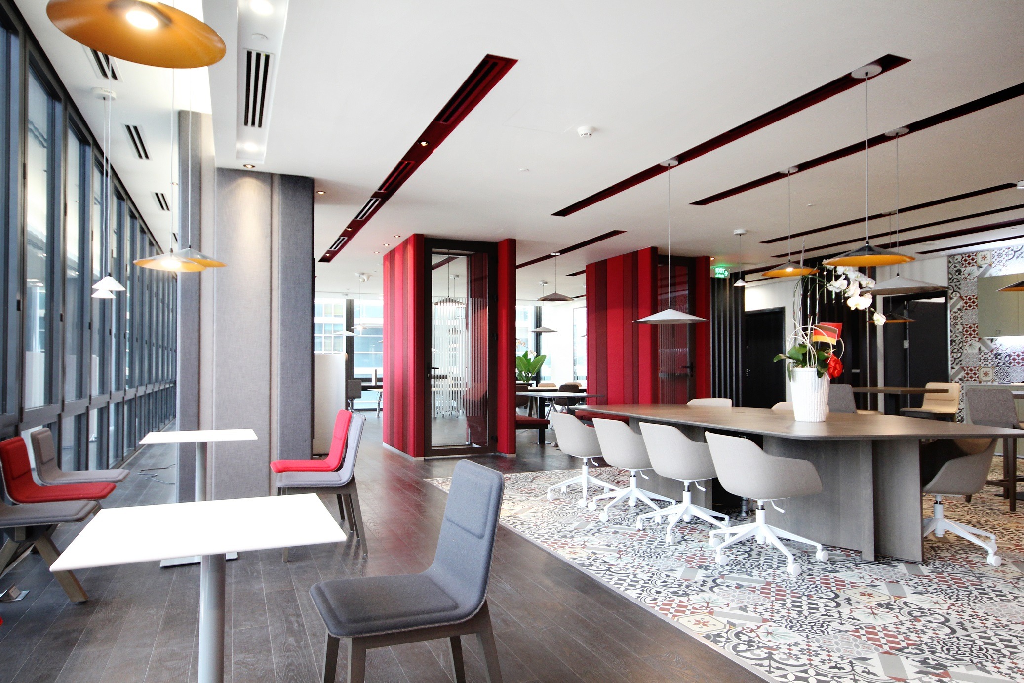 越南最大城市中心的灵动办公空间-1