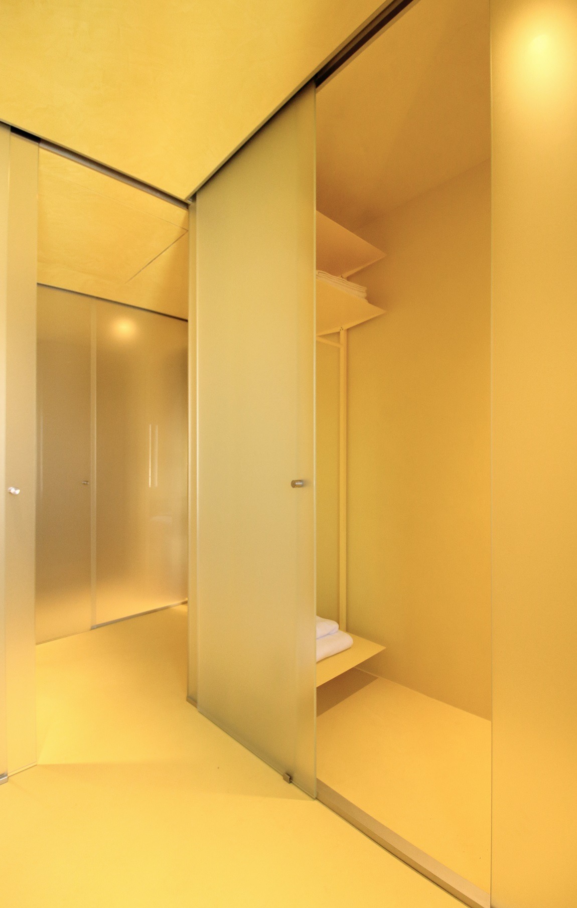 威尼斯运河旁独具匠心的公寓设计-4