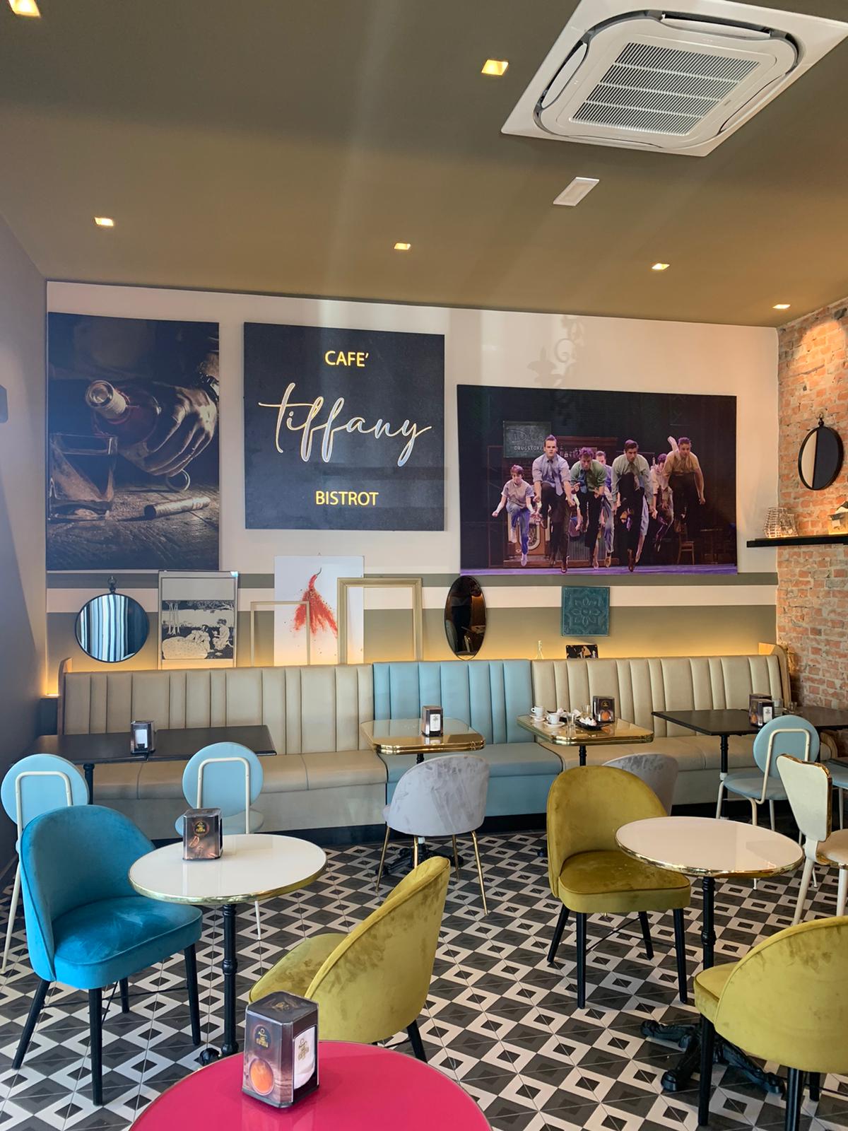 2020 年完成的 Bar Tiffany Riccione 室内设计案例-0