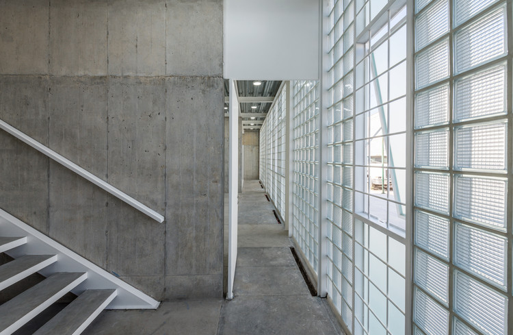 墨西哥 RX 工厂,混凝土与金属的工业风设计-16