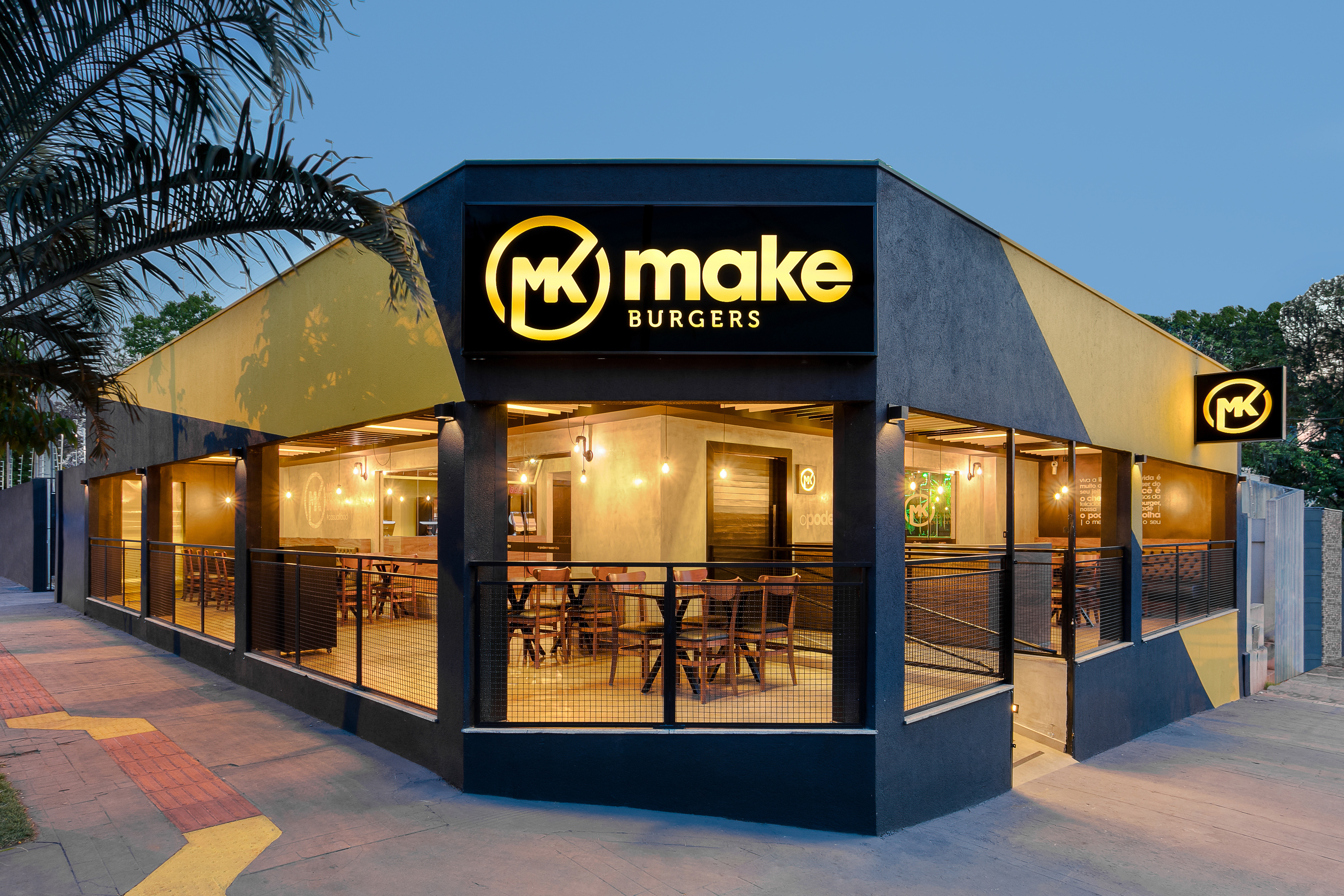 2017 年完成的汉堡店室内设计案例-22