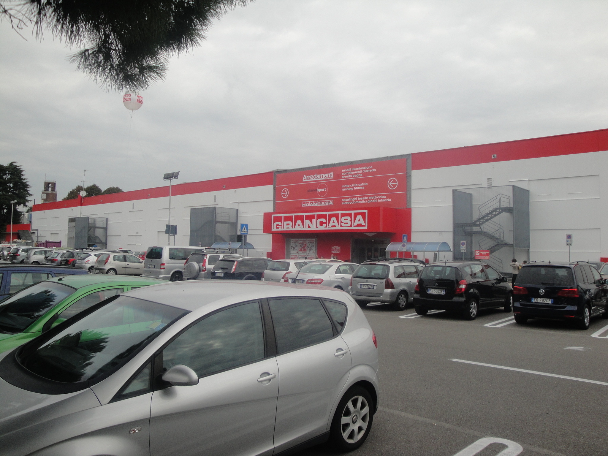 2015 年意大利 nerviano 购物中心翻新-10