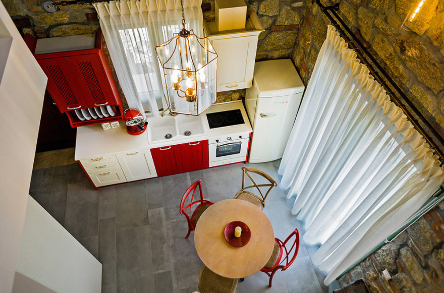 森林海景中的石筑豪华套房-0