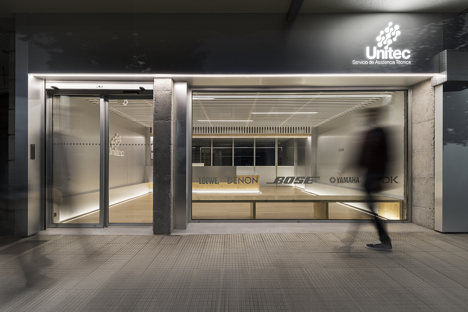 Unitec 维修中心·现代办公空间的巧妙设计-0