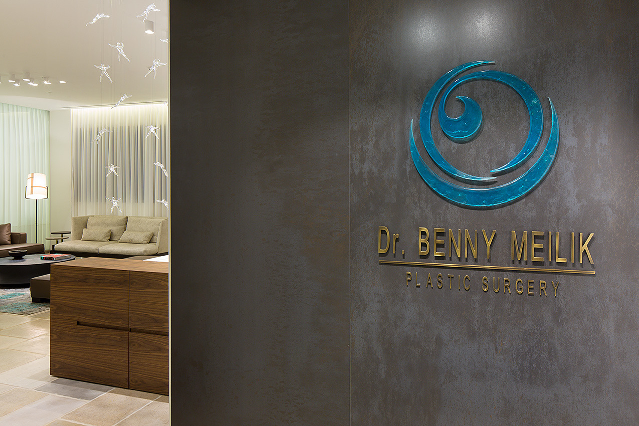 双层玻璃墙的整形诊所-25