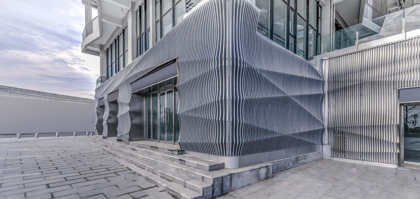 垂直的潮汐 · 东方时尚中心商业立面改造-17