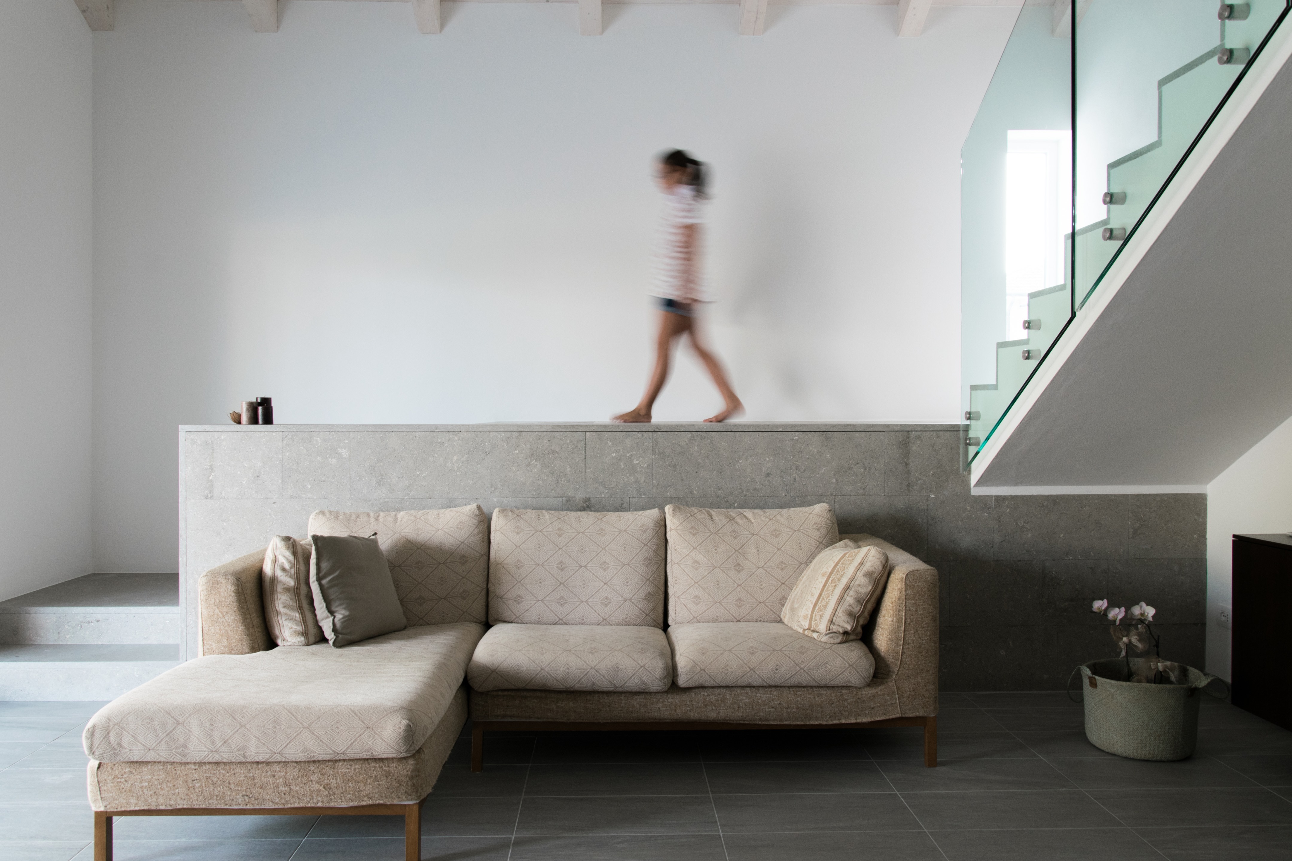 意式乡村现代家居，双高空间与户外融合-1