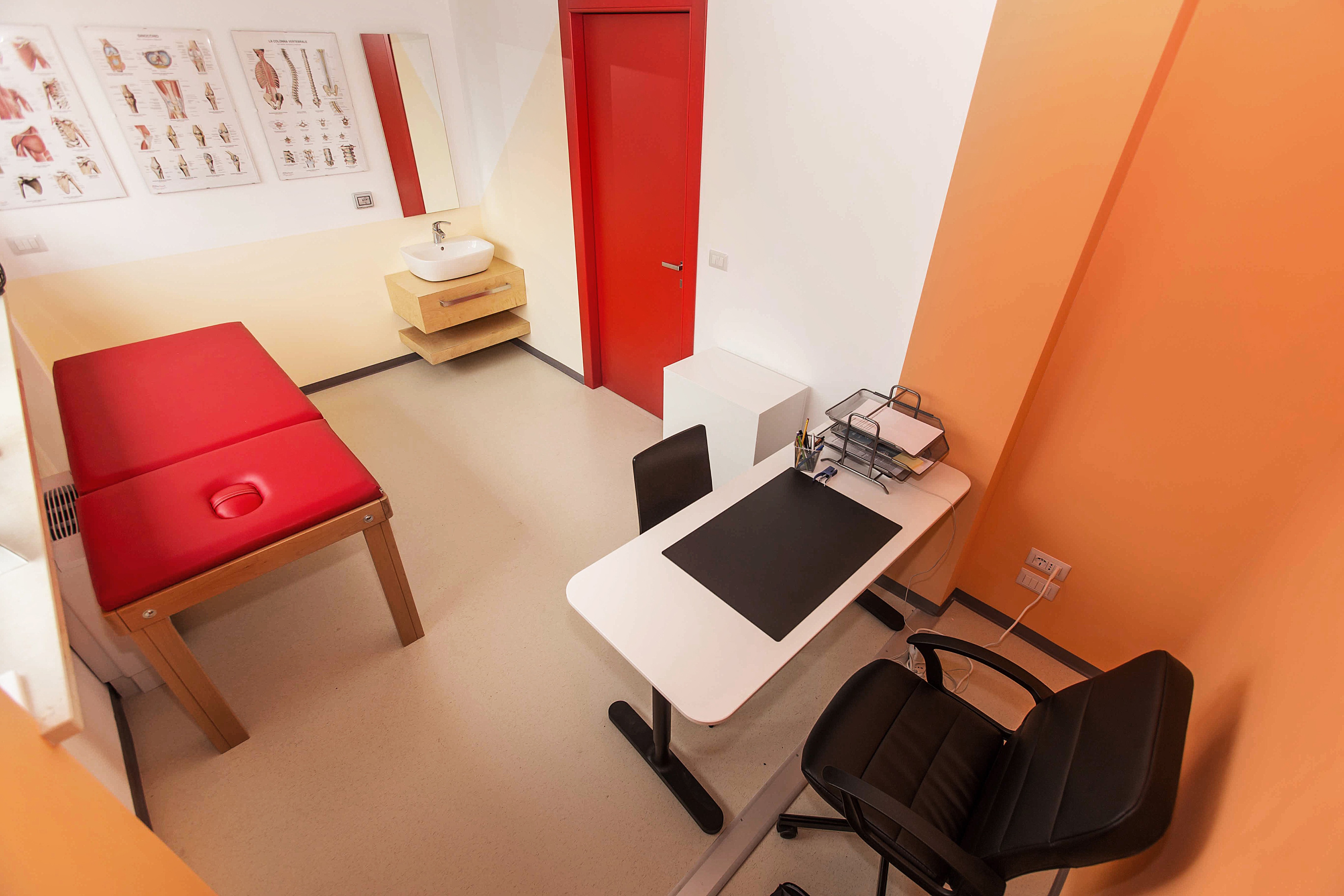 和谐均衡 | 多功能运动医疗中心设计-14