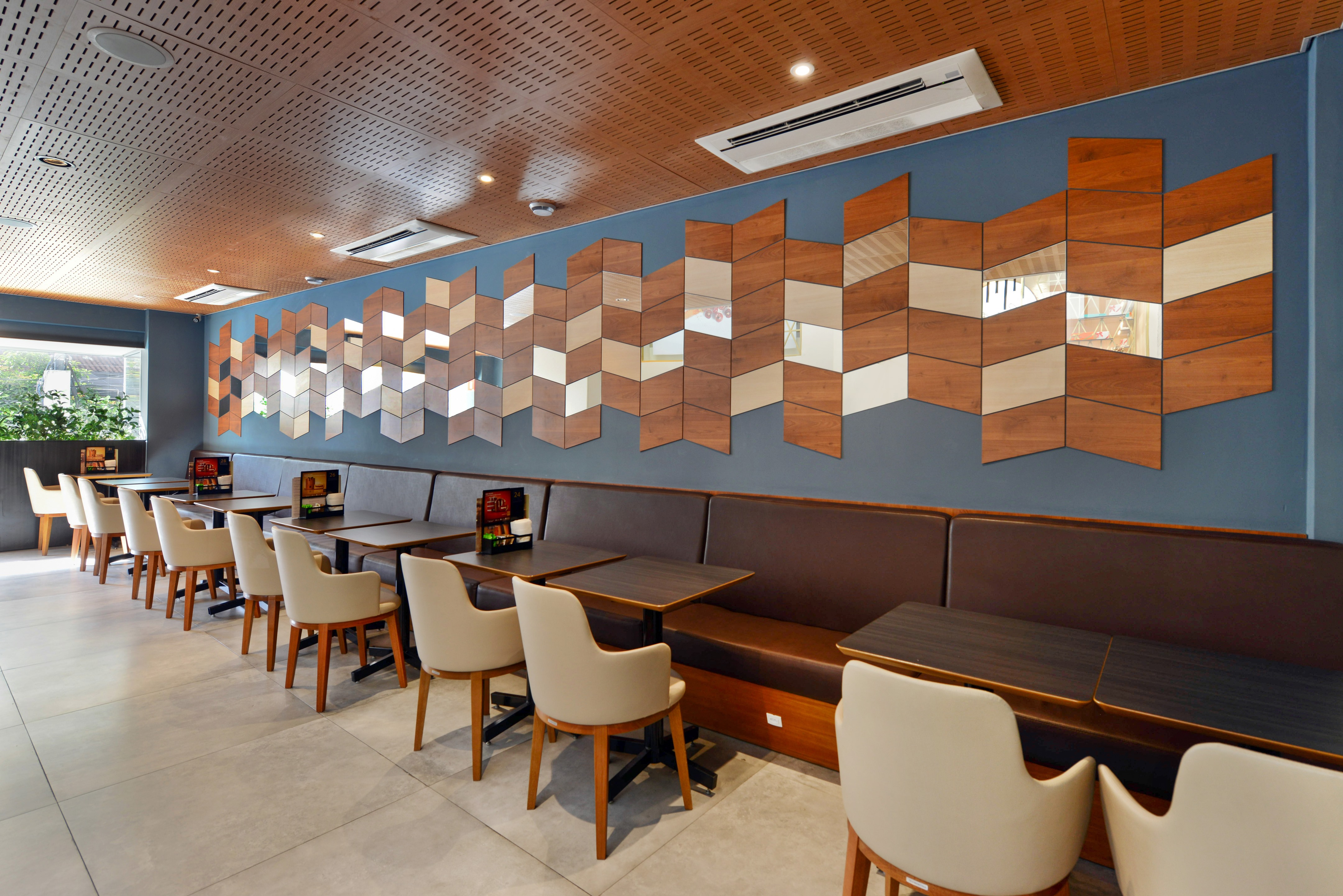 颠覆性的工业风 Ofner 概念店-11