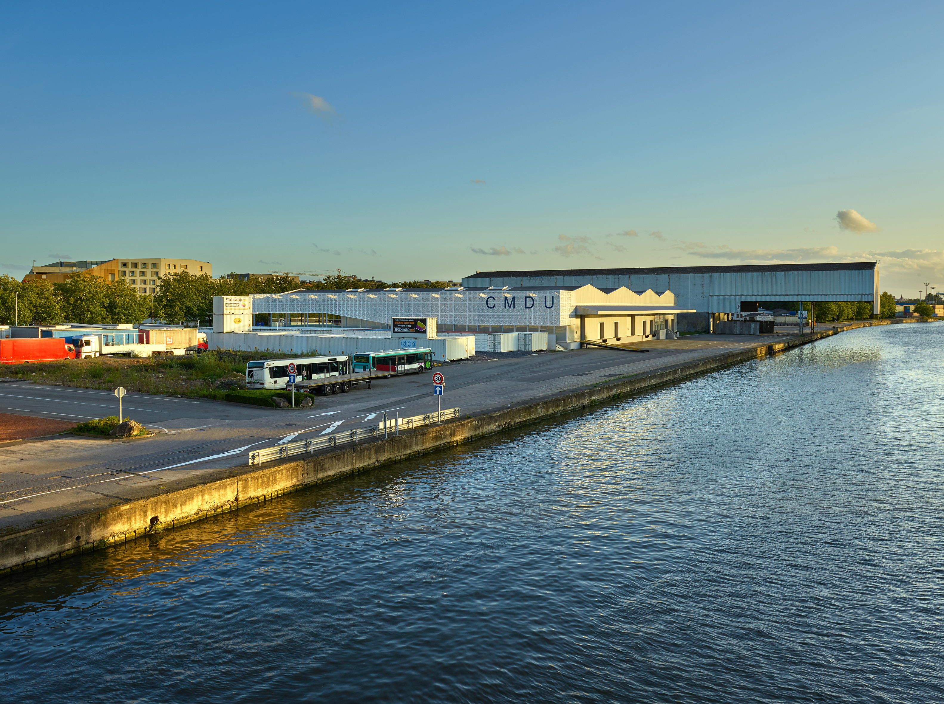 法国里尔航空港仓库改造-1