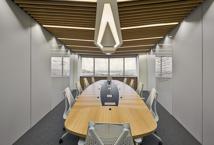 环形办公室的有机流动与自然光应用-28